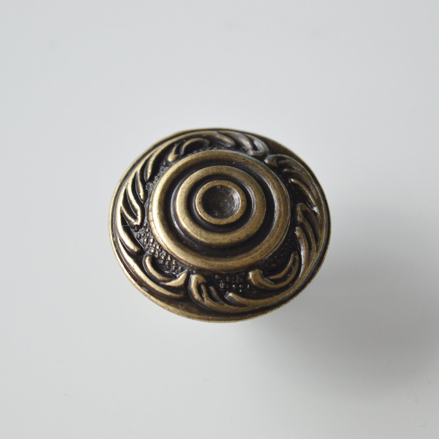 15.306.30.12 Bronze furniture knob Classic metal furniture knob