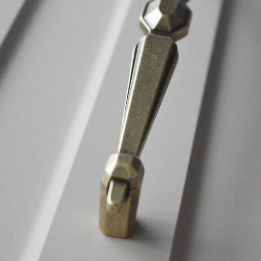 15.079.160.12 Traditional, elegant bronze furniture handle