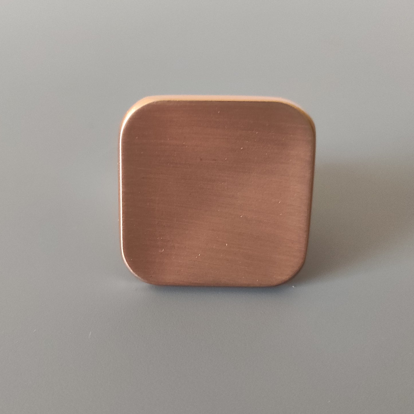 Scoop metal furniture knob
