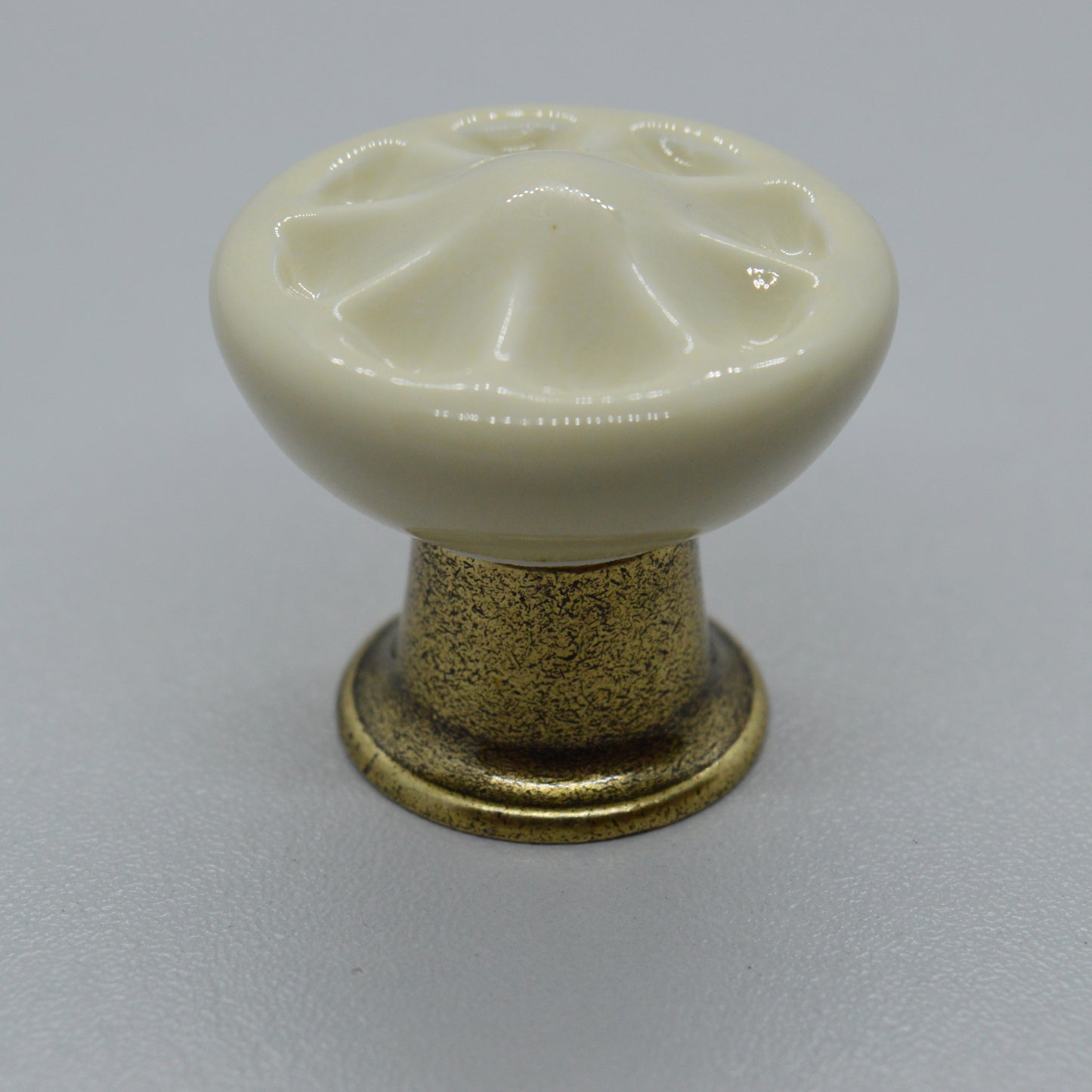 "Country" Metal-porcelain furniture knob Beige - Bronz finish