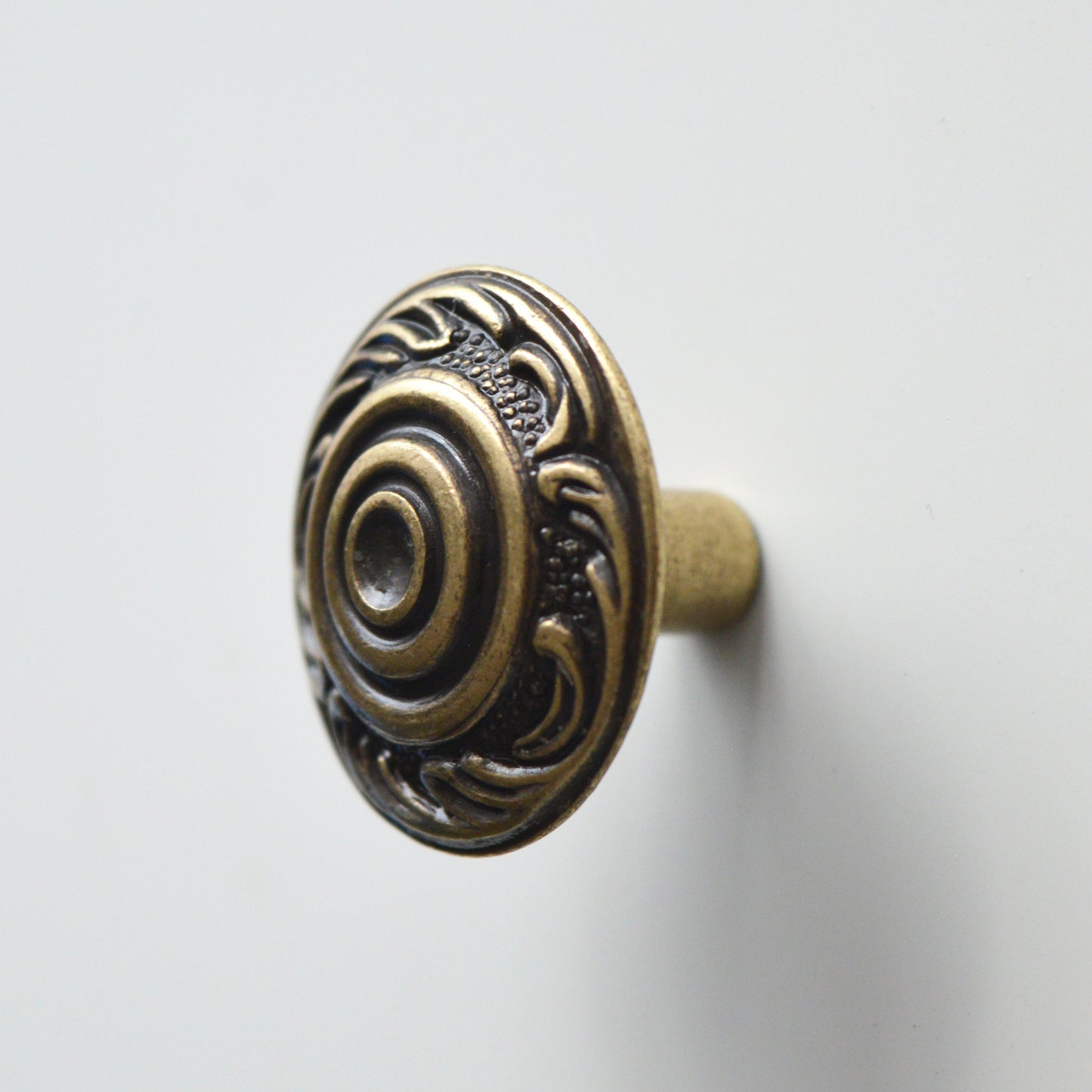 15.306.30.12 Bronze furniture knob Classic metal furniture knob