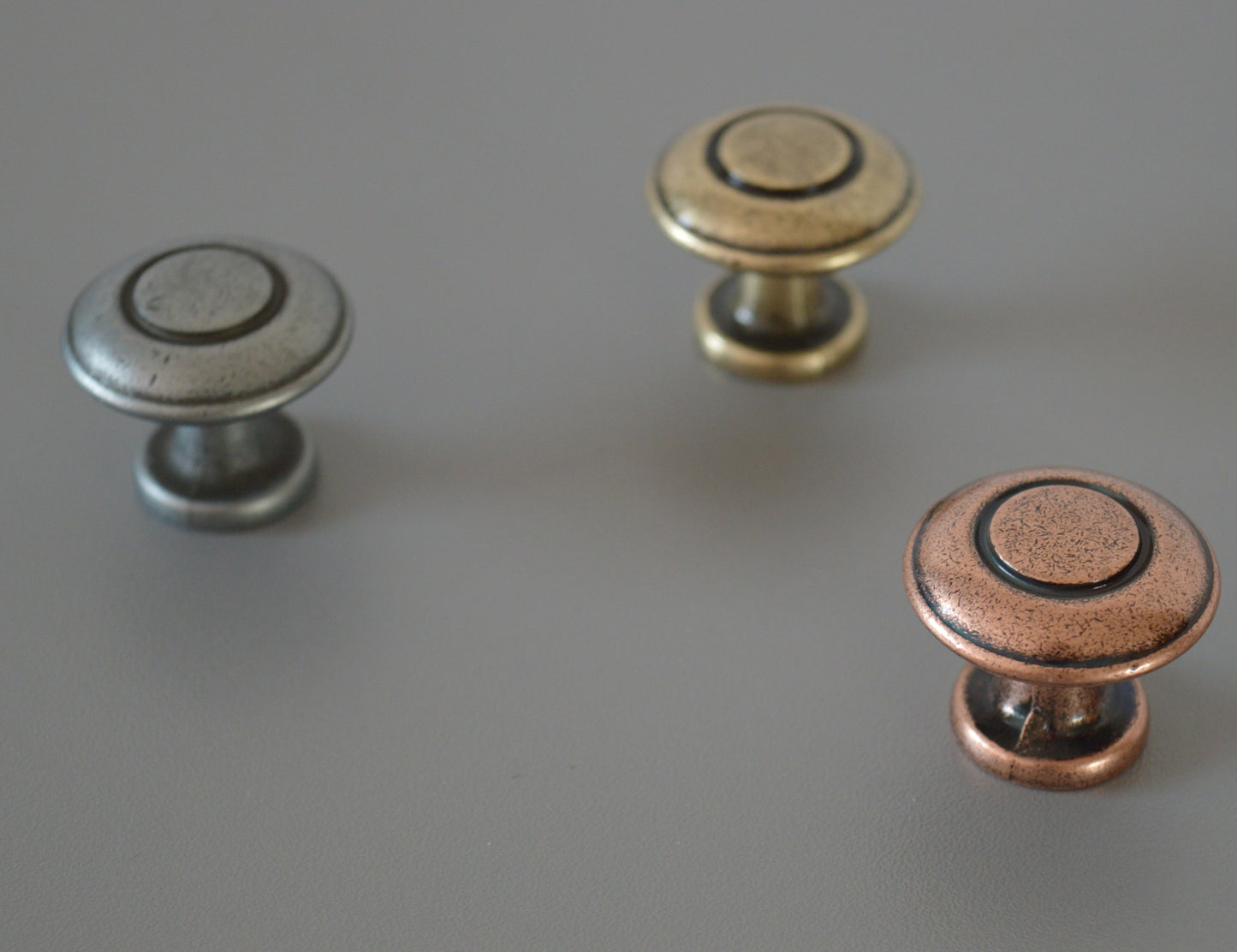 IRIS metal furniture knob