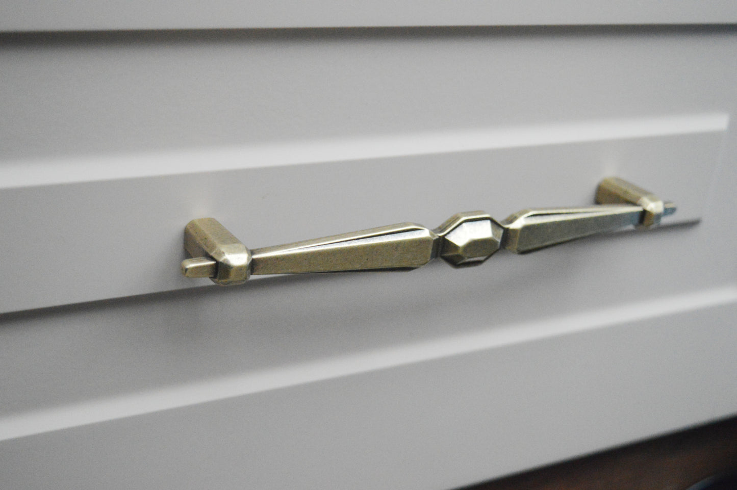 15.079.160.12 Traditional, elegant bronze furniture handle