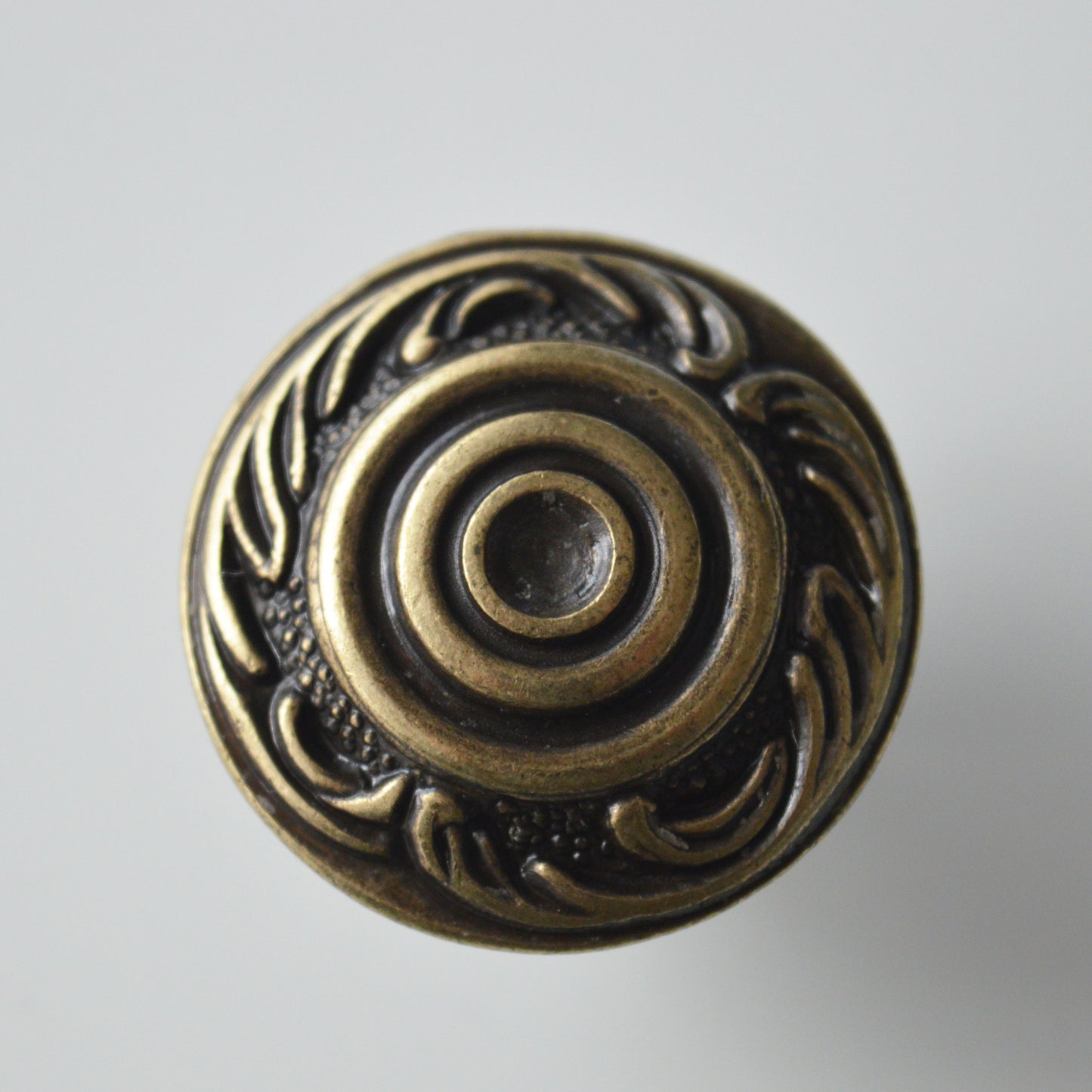 15.306.30.12 Bronze furniture knob Classic metal furniture knob