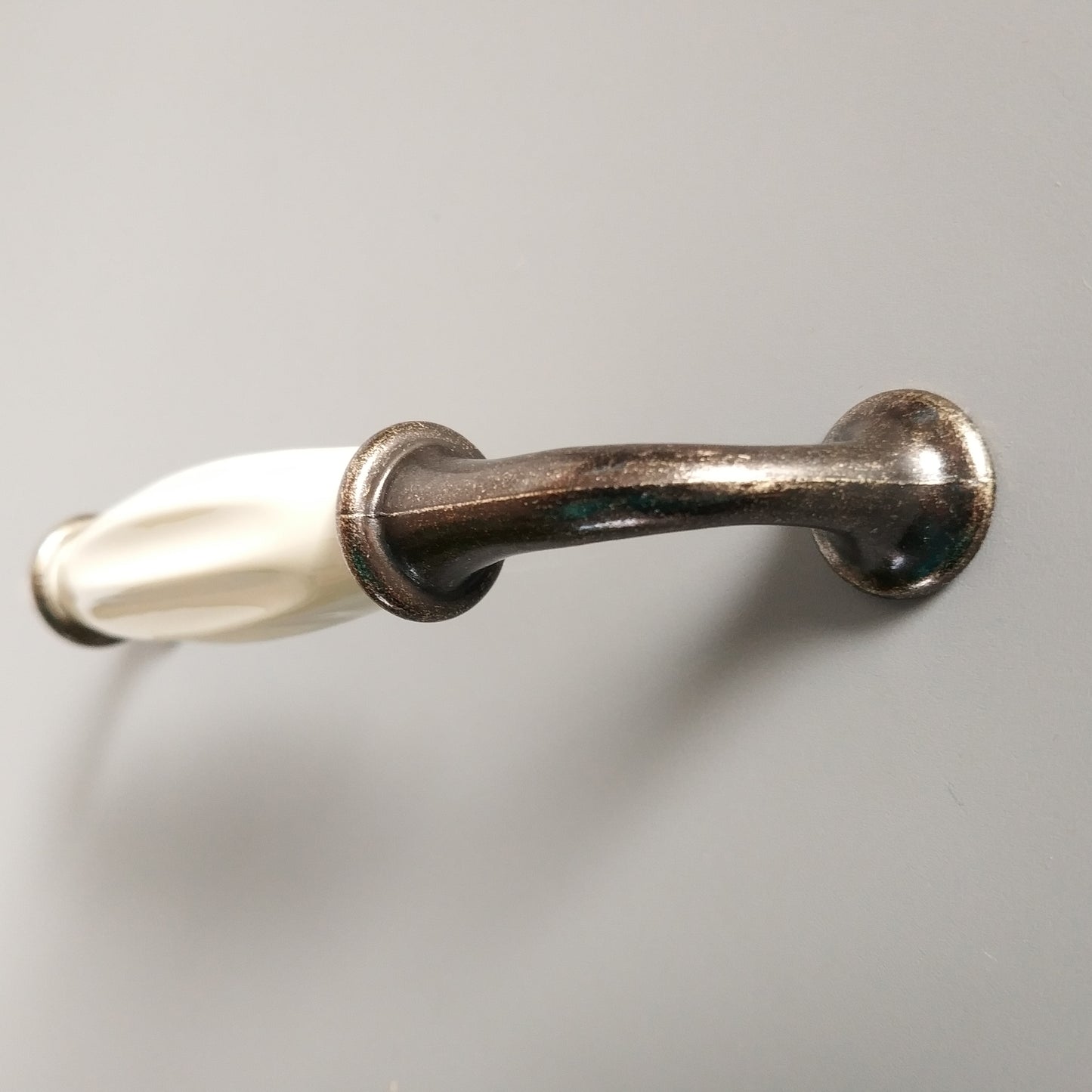 Magnolia Metal-porcelain furniture handle