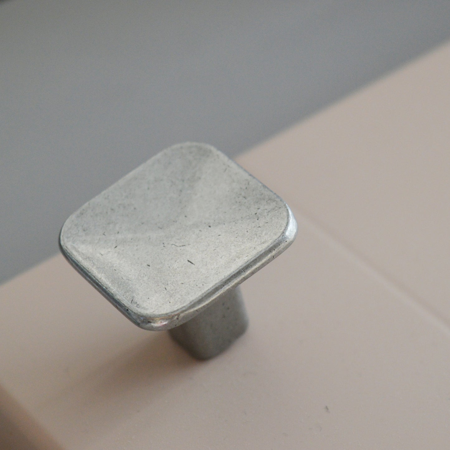 Scoop metal furniture knob