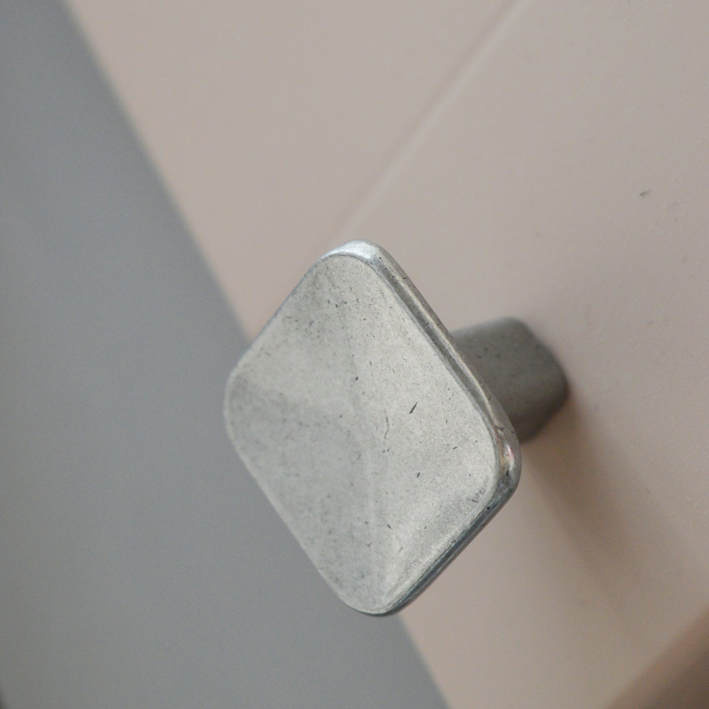 Scoop metal furniture knob