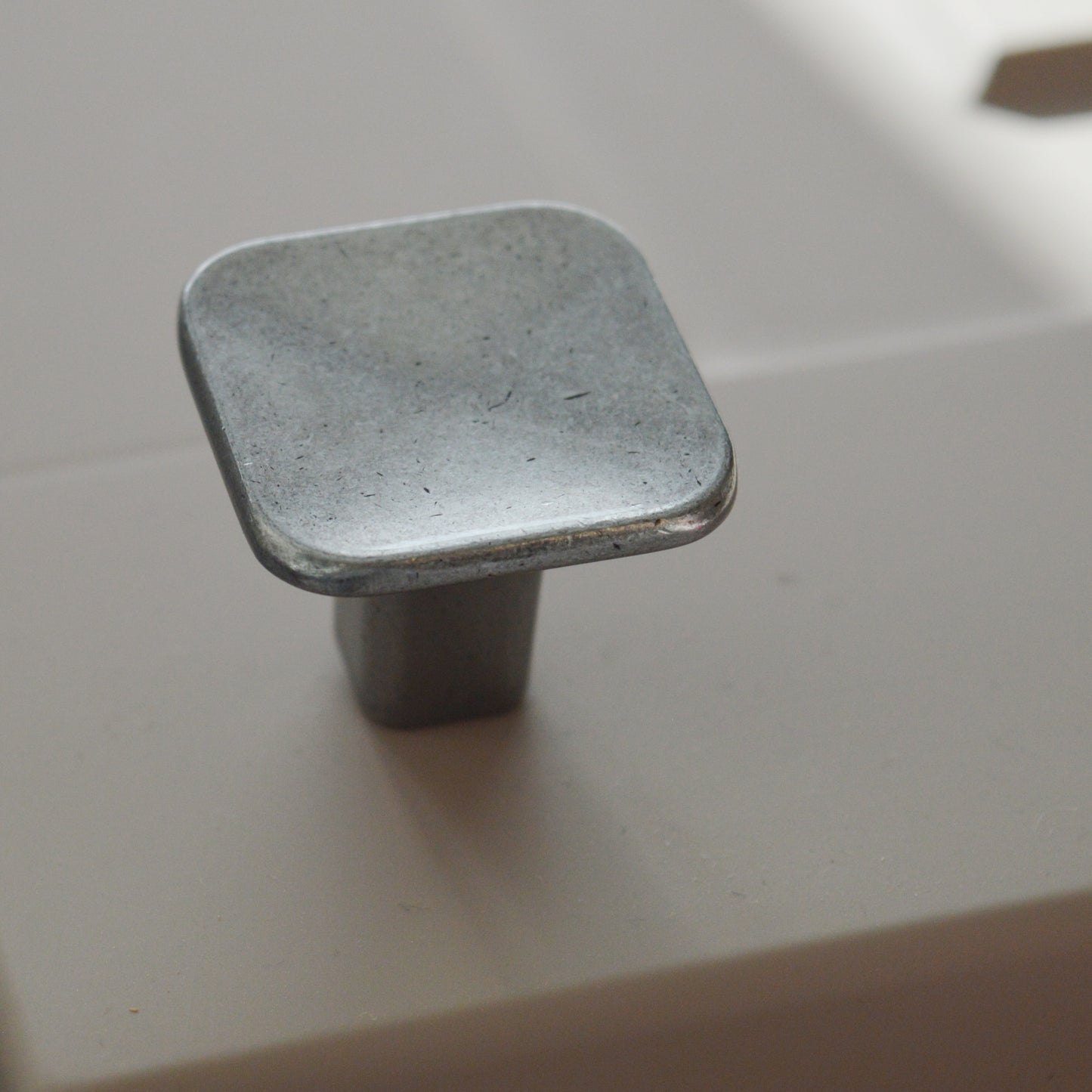 Scoop metal furniture knob