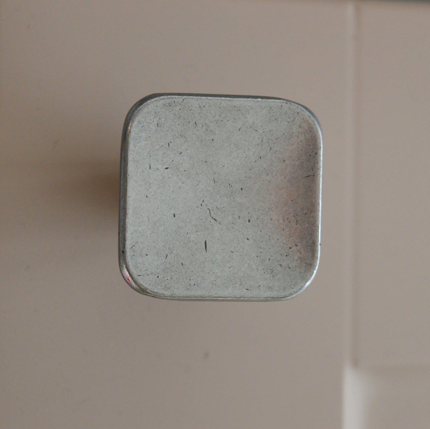 Scoop metal furniture knob