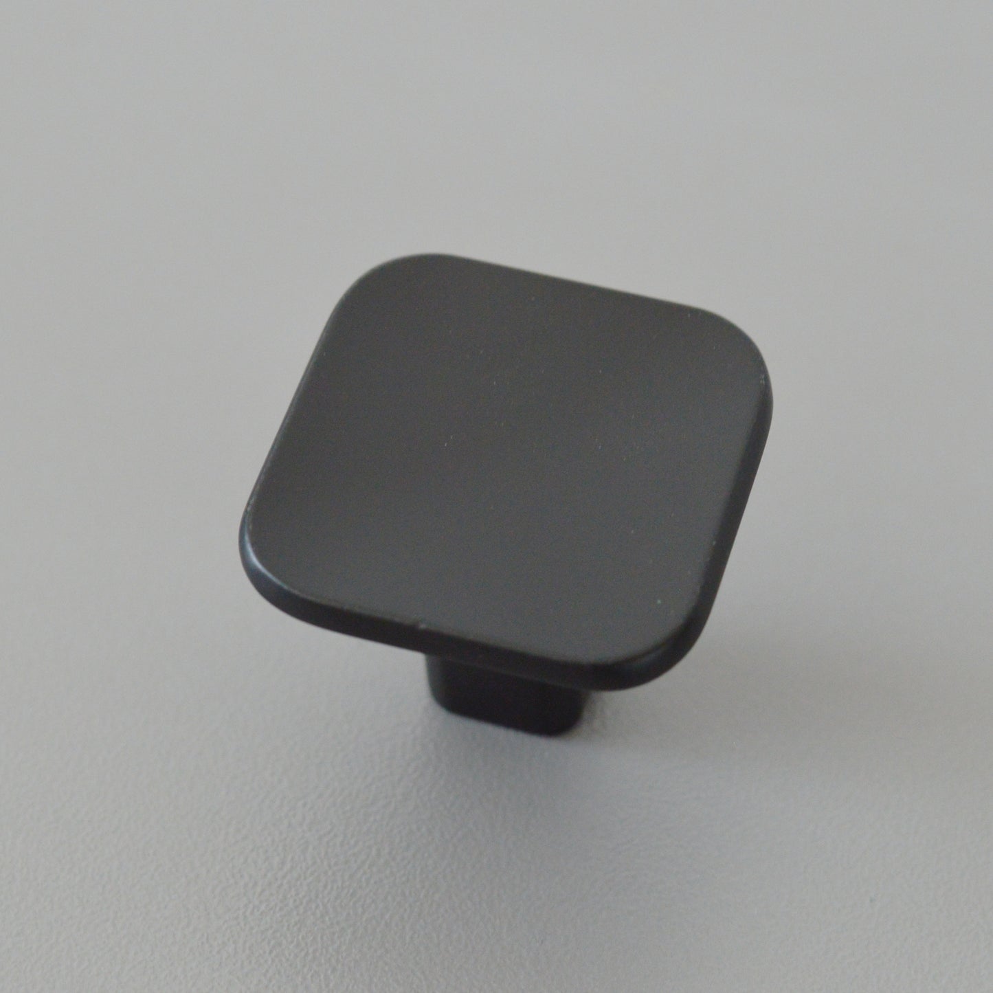 Scoop metal furniture knob