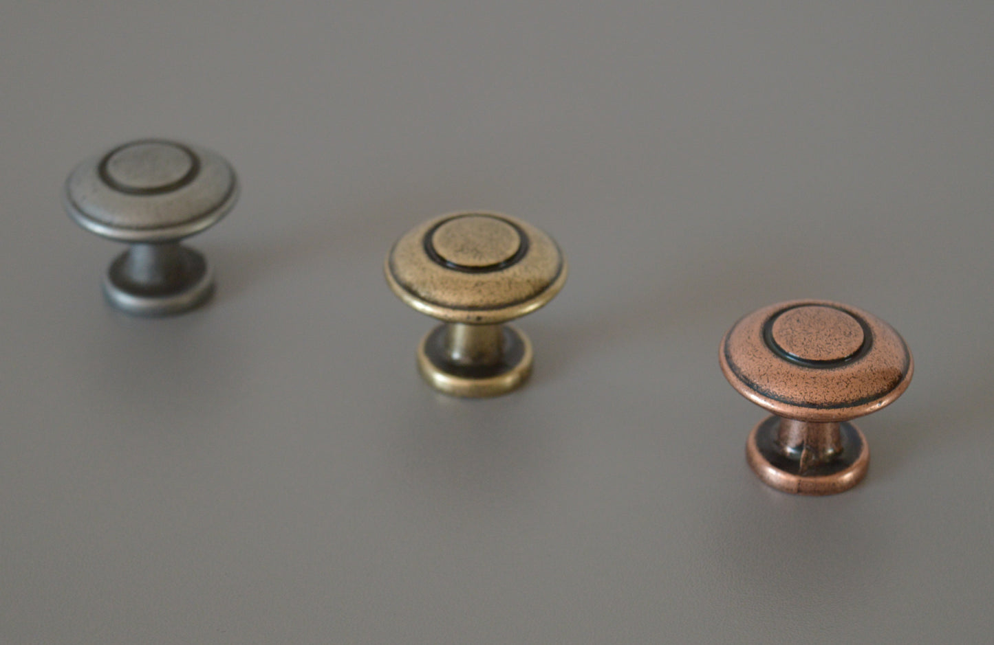 IRIS metal furniture knob
