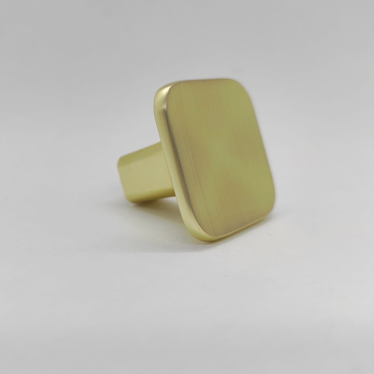 Scoop metal furniture knob