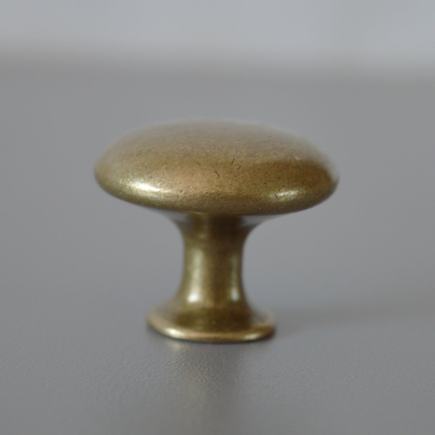 15.337 Rund furniture knob Classic metal furniture knob