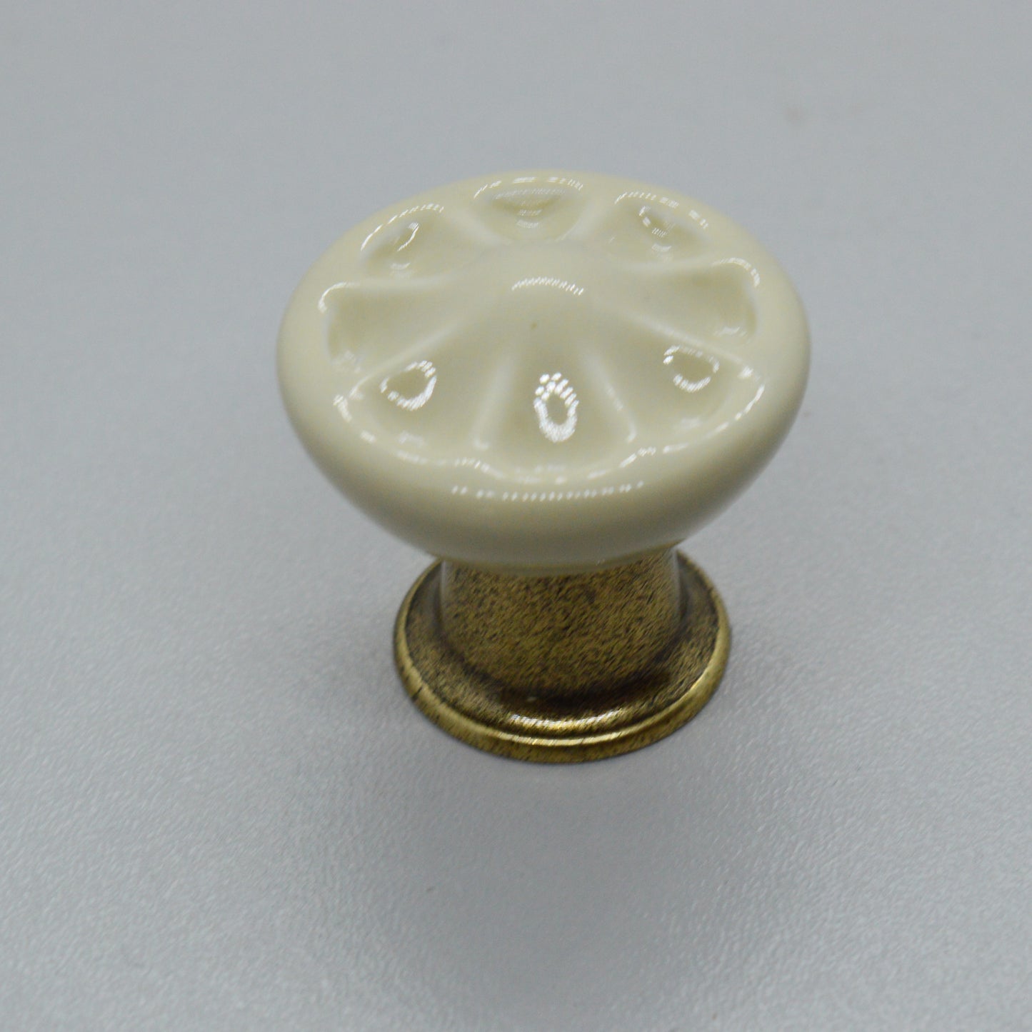 "Country" Metal-porcelain furniture knob Beige - Bronz finish