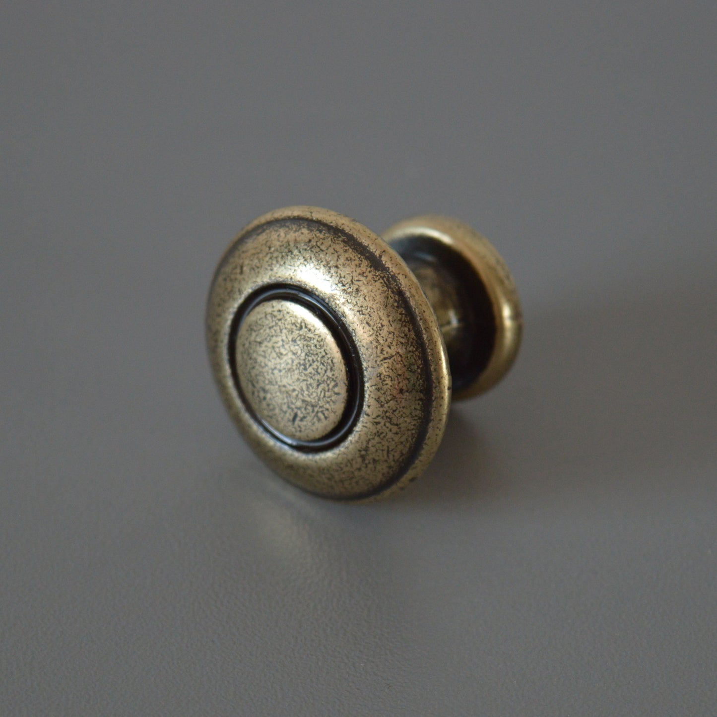 IRIS metal furniture knob