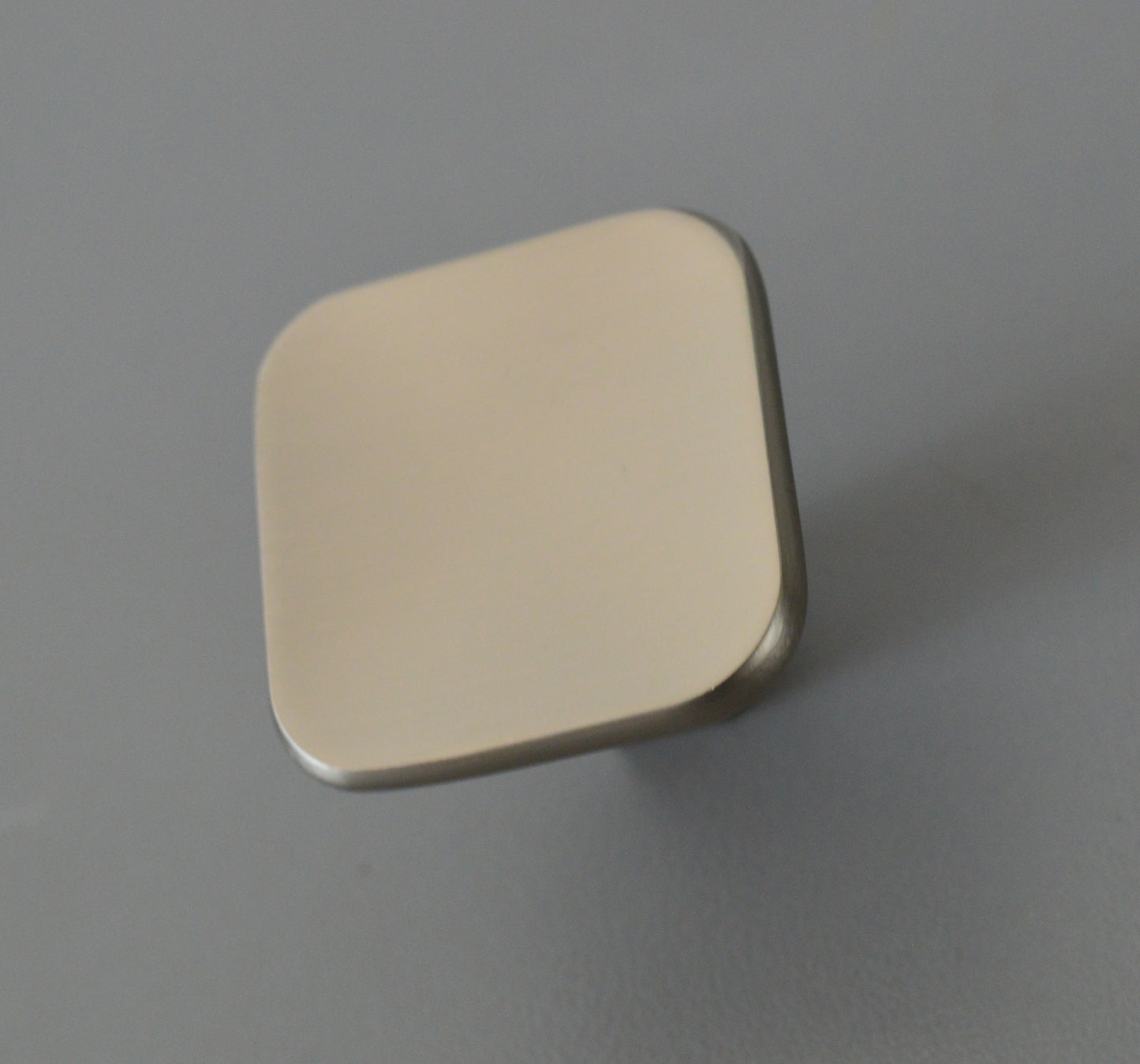 Scoop metal furniture knob