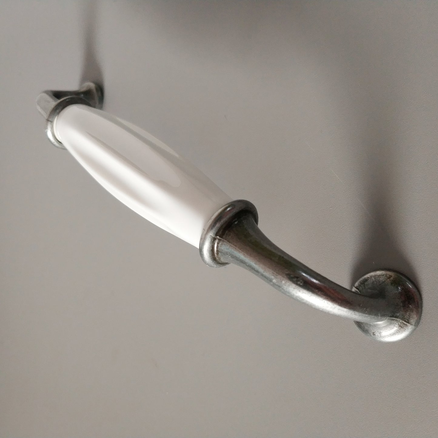 Metal-porcelain furniture handle, available in several colors