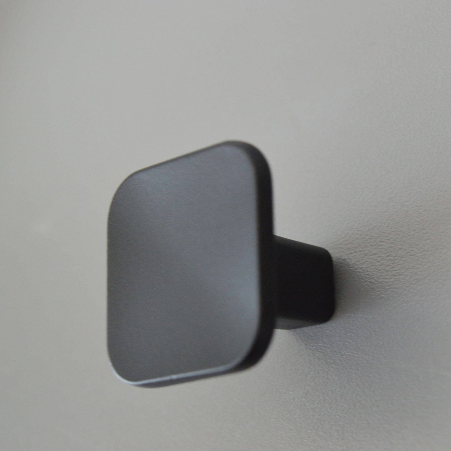 Scoop metal furniture knob