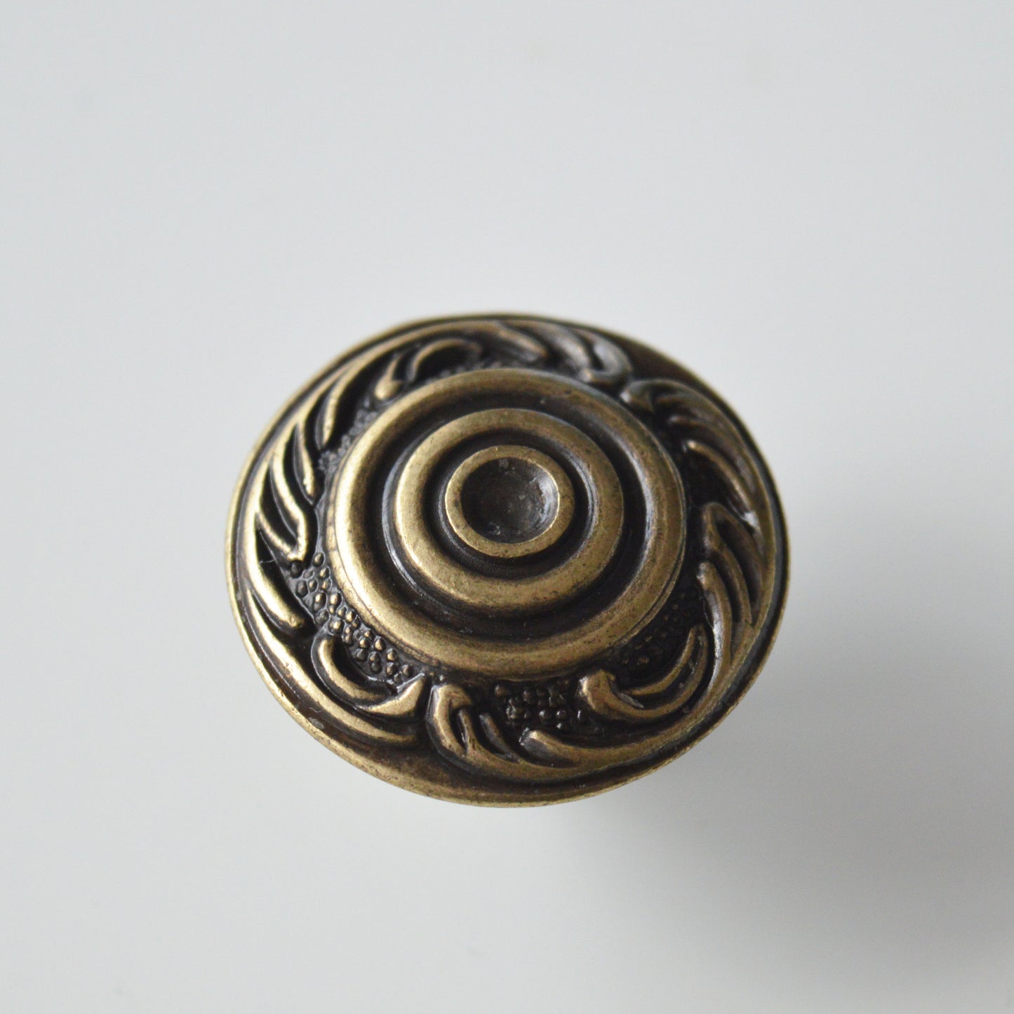 15.306.30.12 Bronze furniture knob Classic metal furniture knob