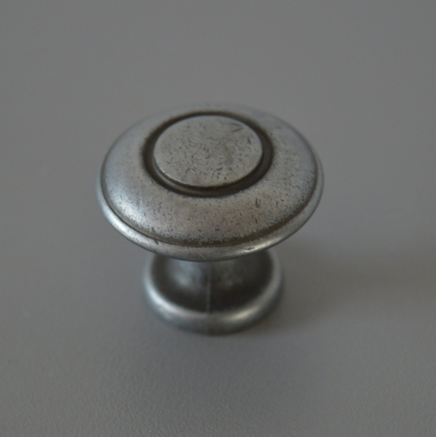 IRIS metal furniture knob