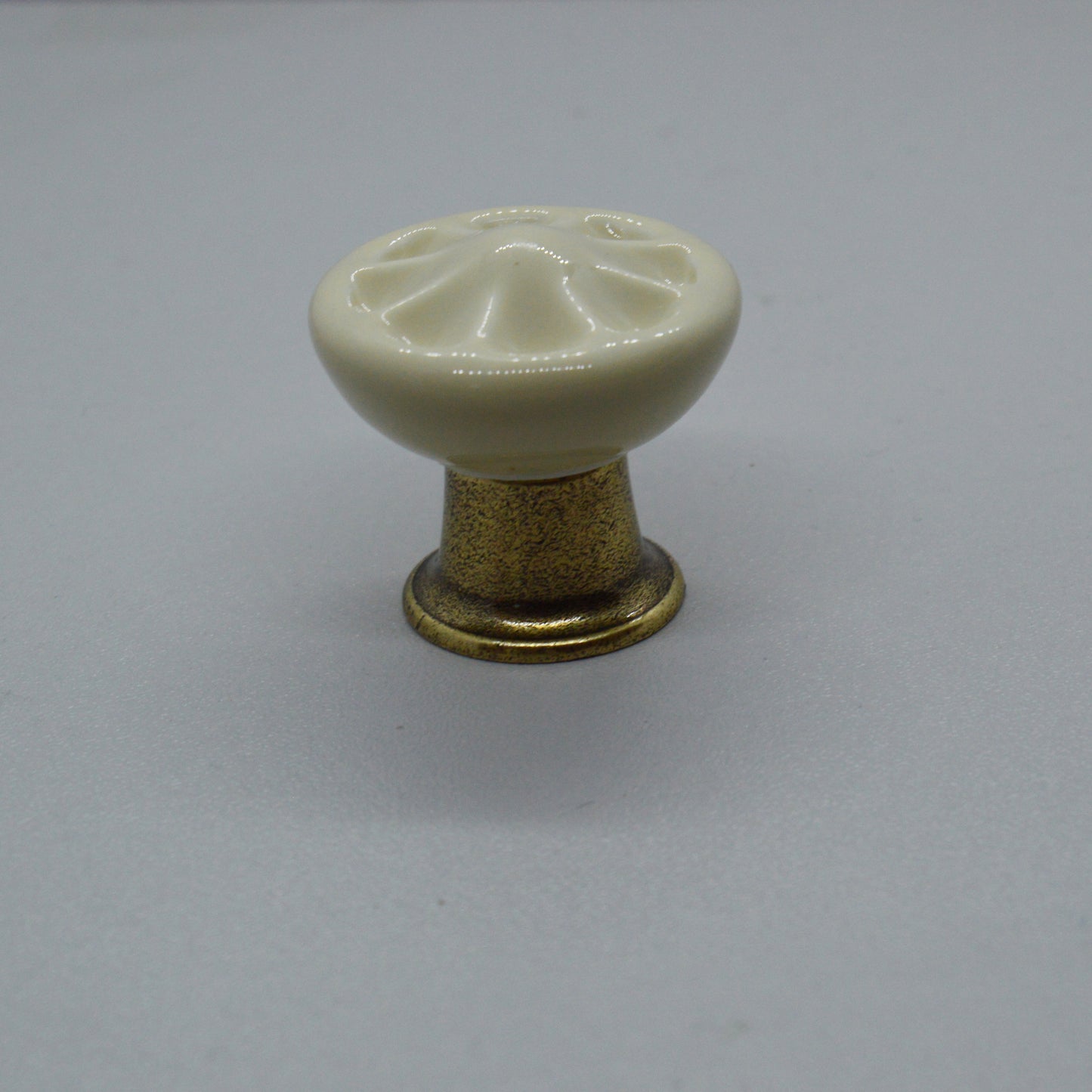 "Country" Metal-porcelain furniture knob Beige - Bronz finish