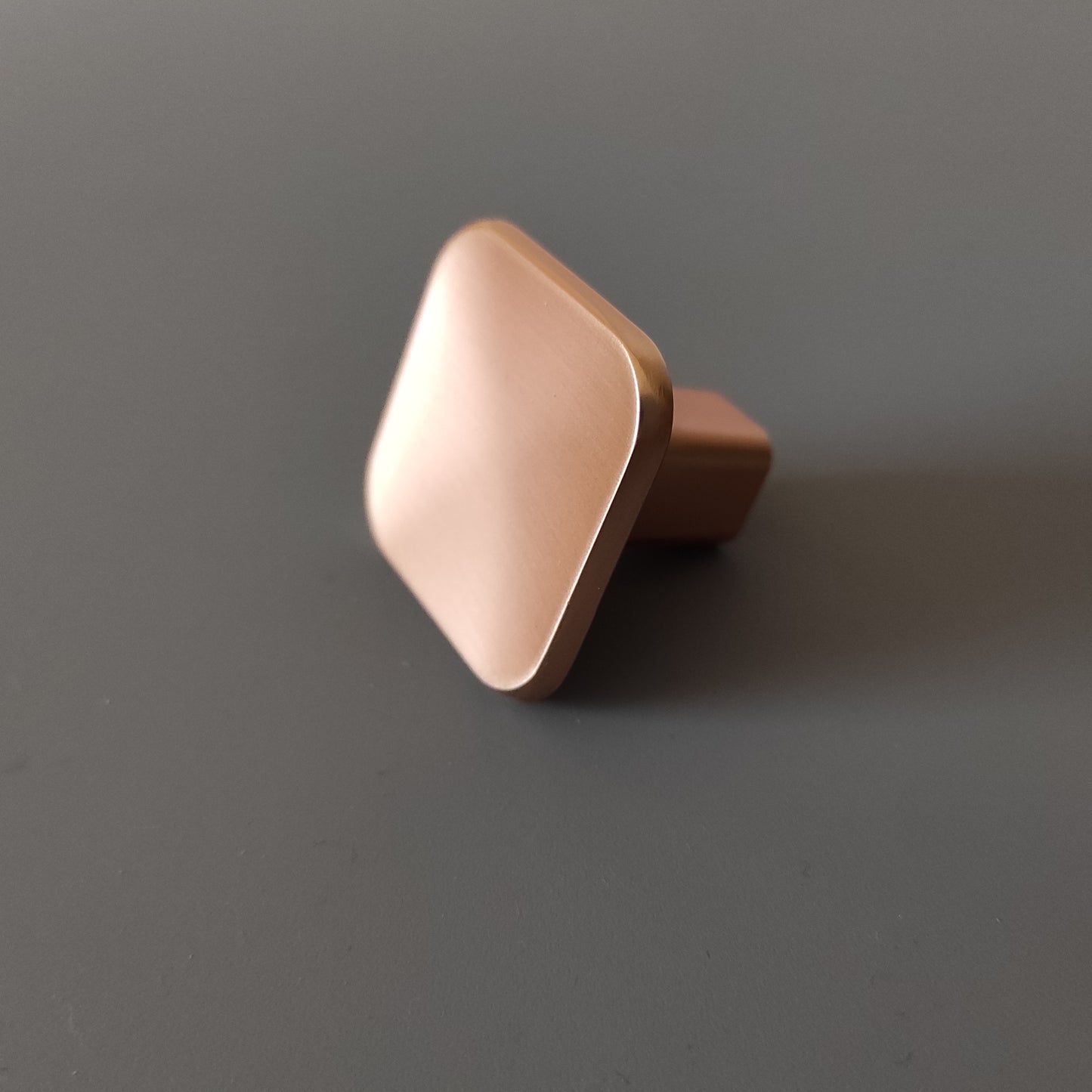 Scoop metal furniture knob
