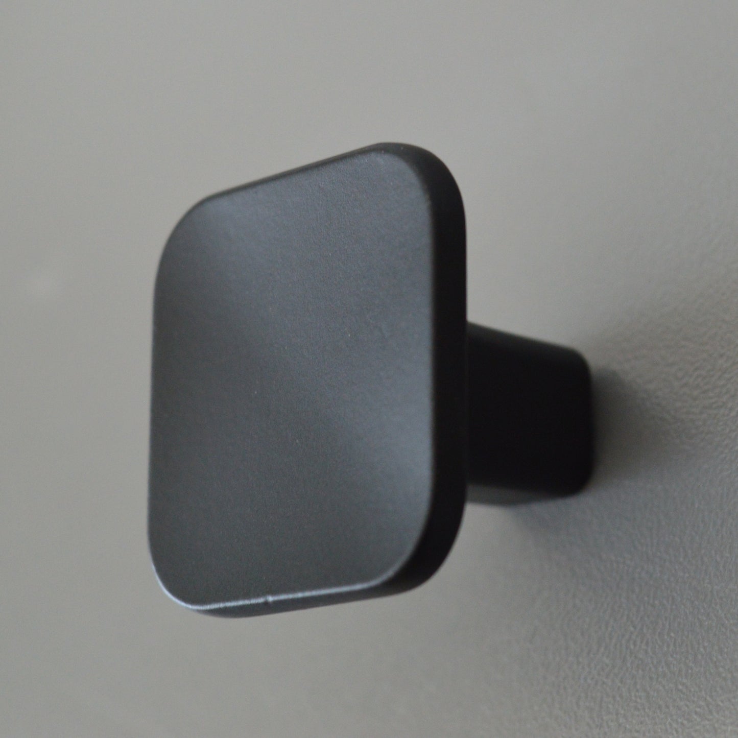 Scoop metal furniture knob