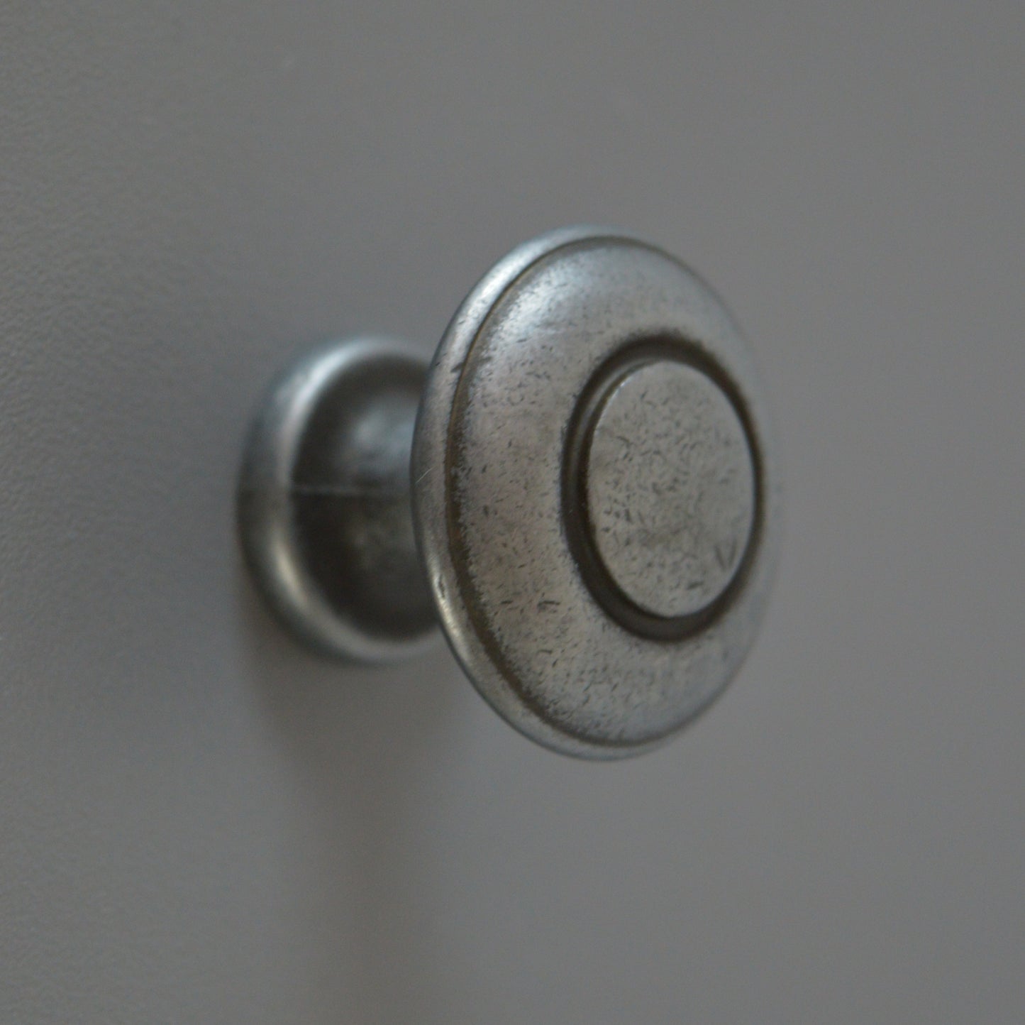 IRIS metal furniture knob