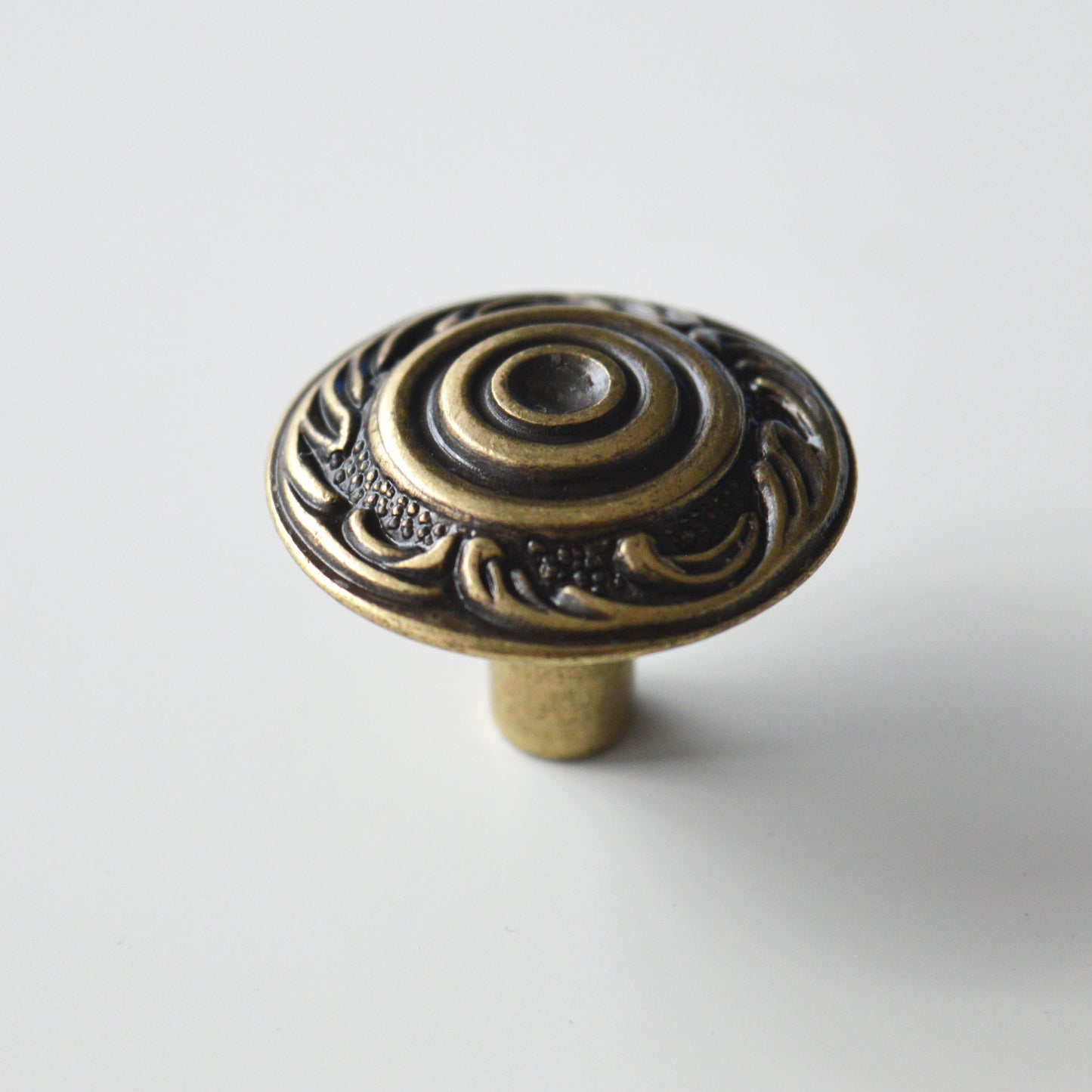 15.306.30.12 Bronze furniture knob Classic metal furniture knob