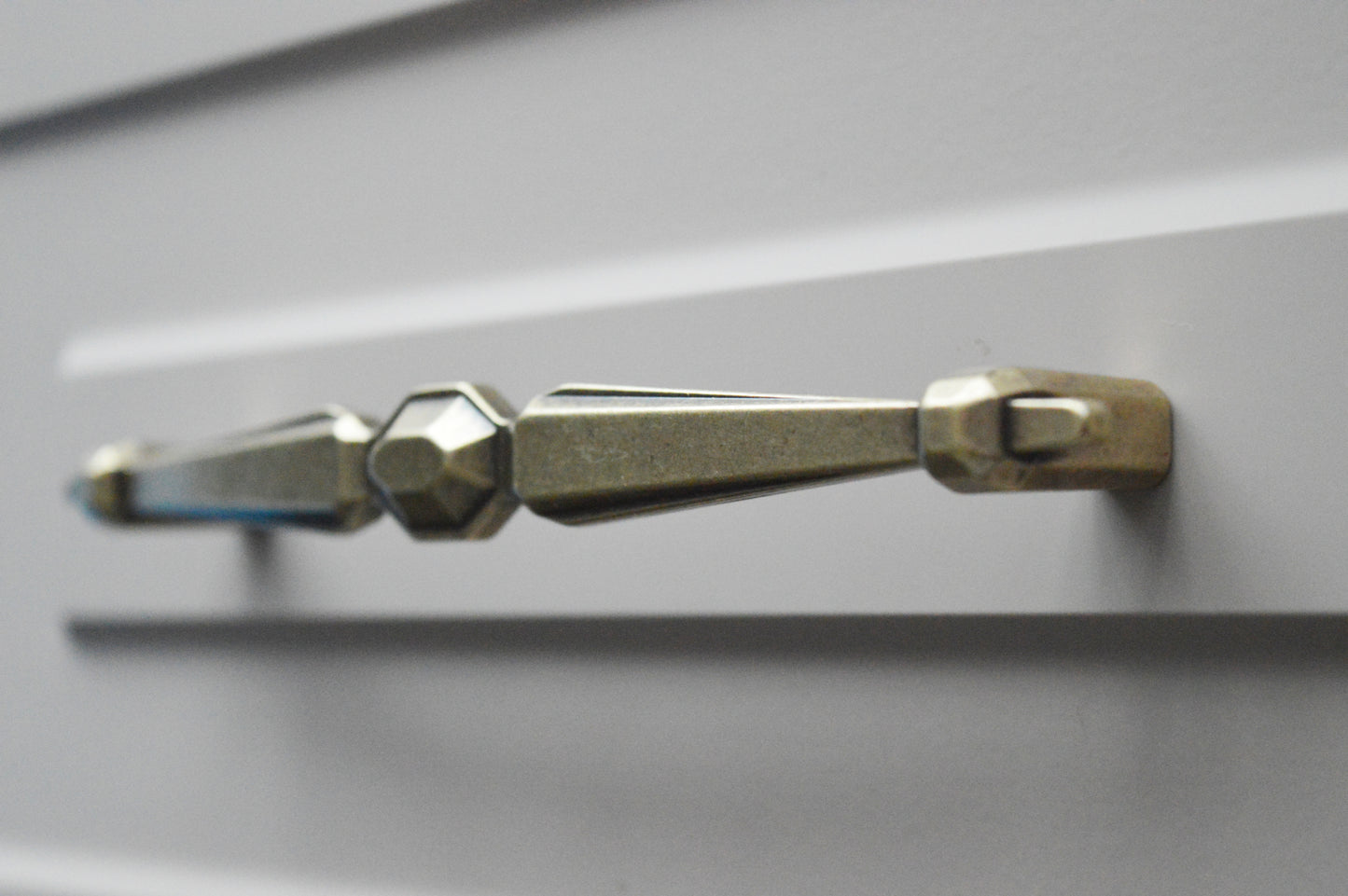 15.079.160.12  Traditional, elegant bronze furniture handle