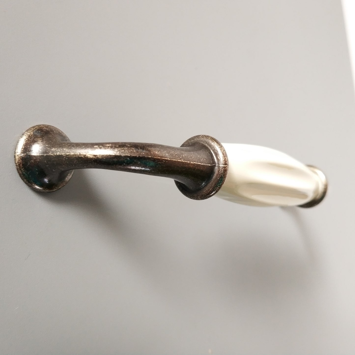 Magnolia Metal-porcelain furniture handle
