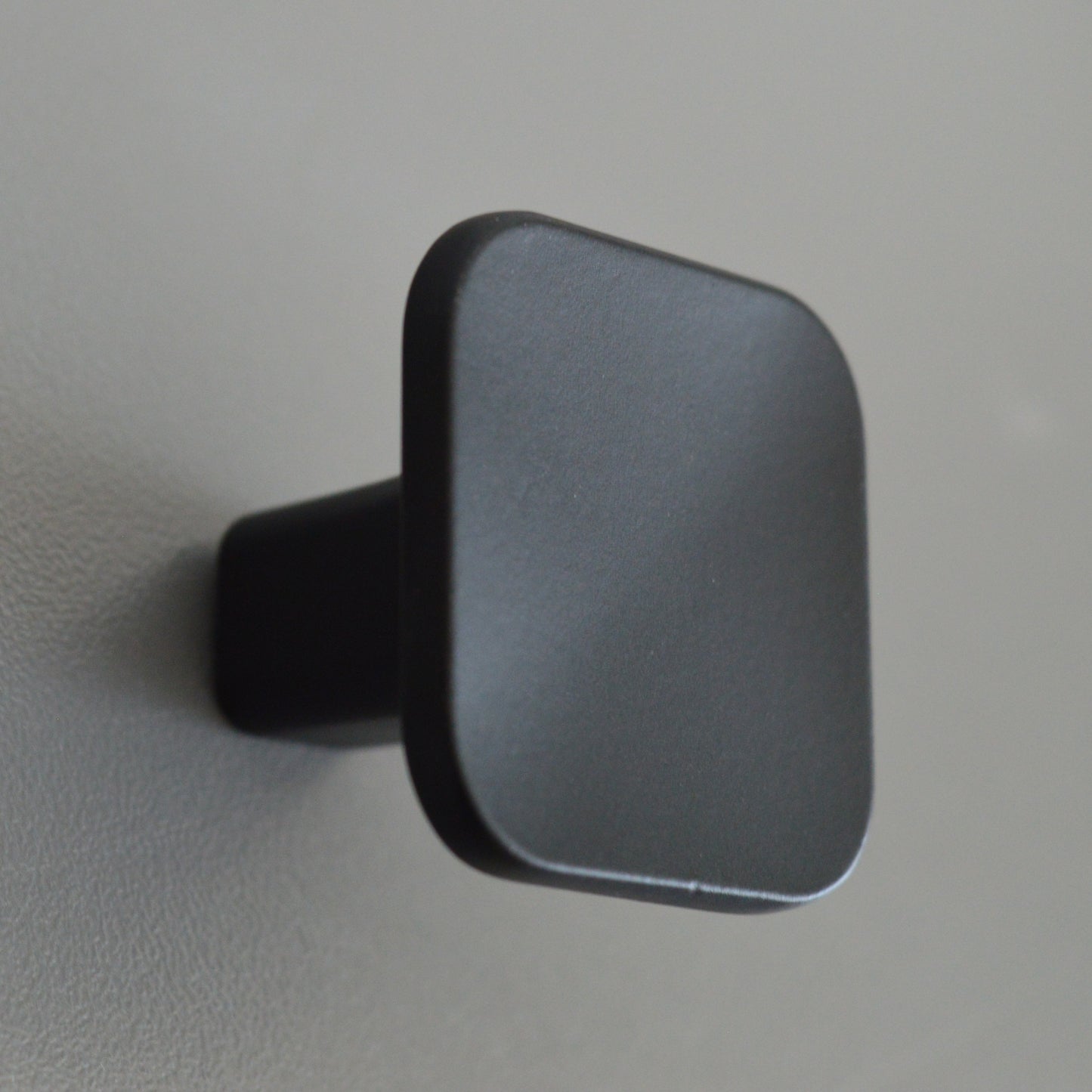 Scoop metal furniture knob