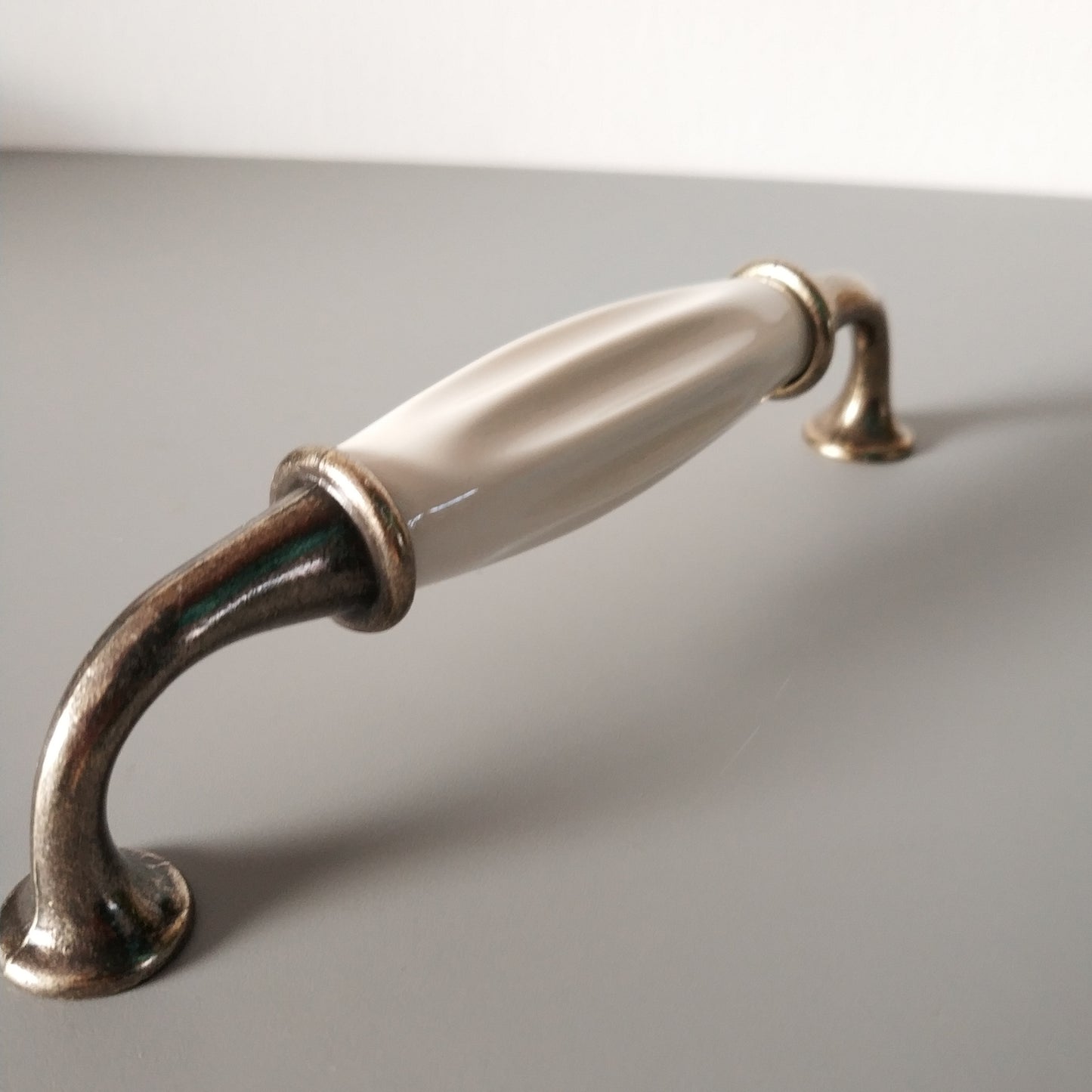 Metal-porcelain furniture handle, available in several colors