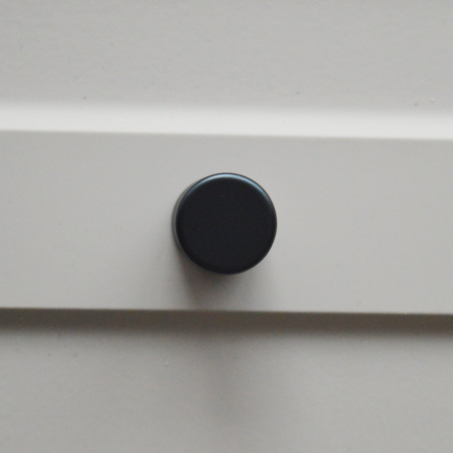 Buffer metal furniture knob
