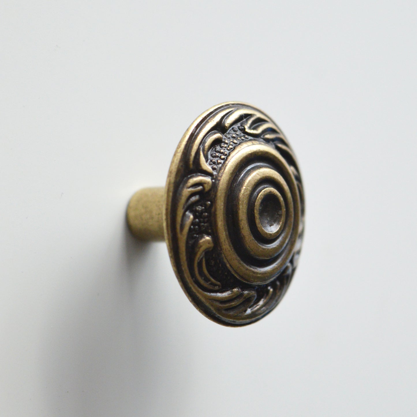 15.306.30.12 Bronze furniture knob Classic metal furniture knob
