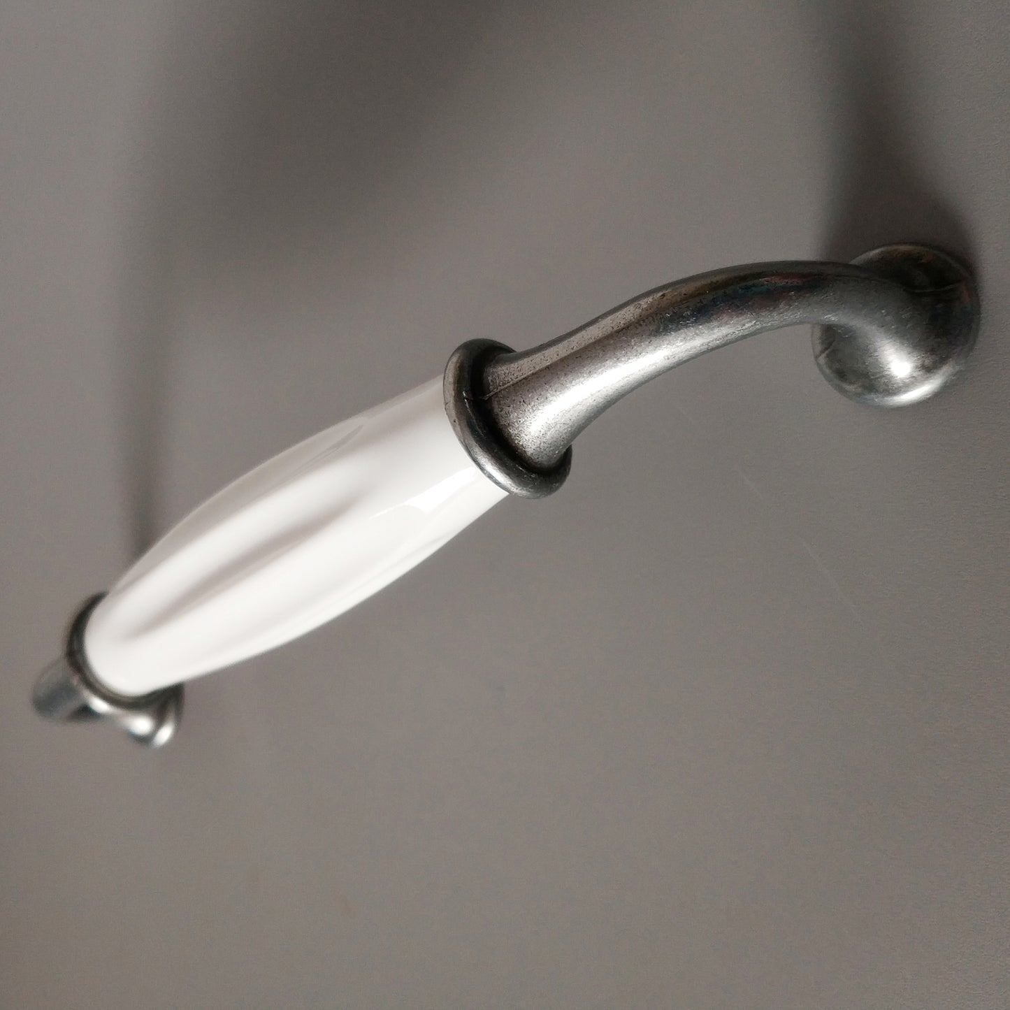 Metal-porcelain furniture handle, available in several colors