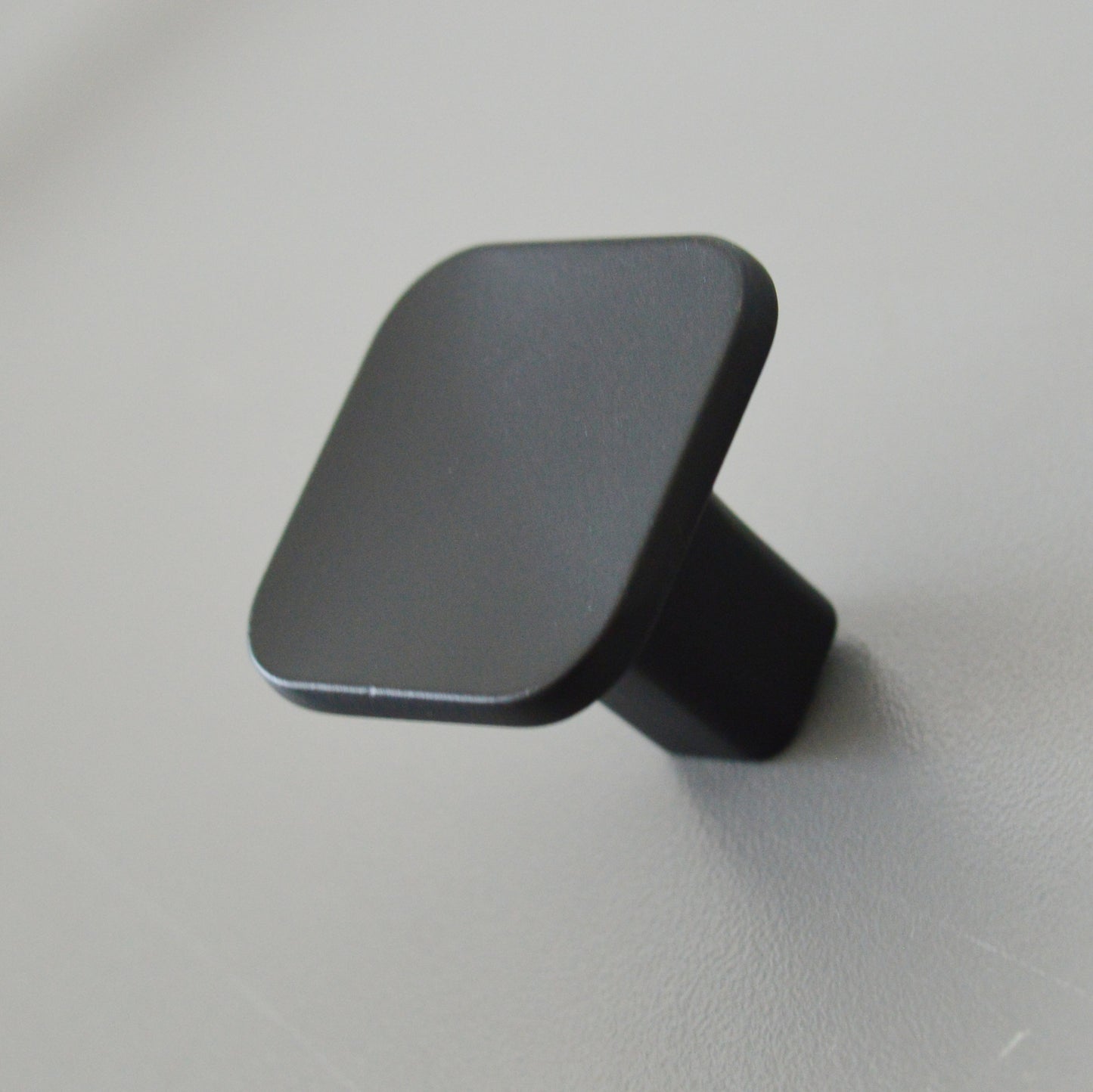 Scoop metal furniture knob