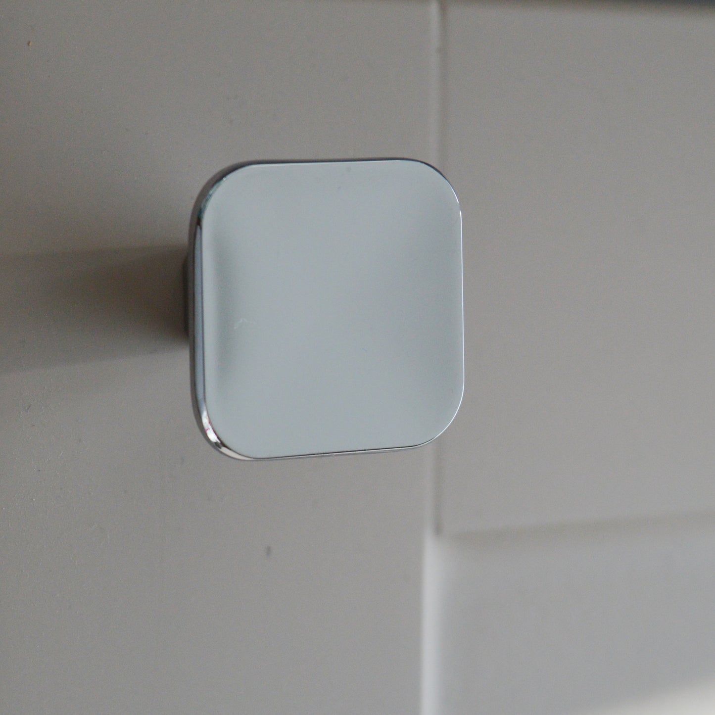 Scoop metal furniture knob