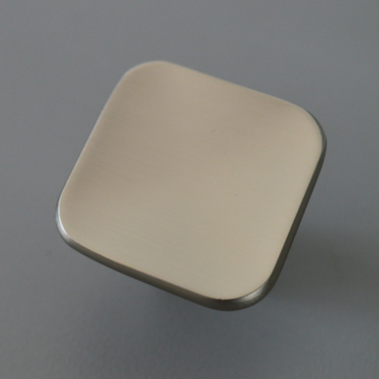 Scoop metal furniture knob
