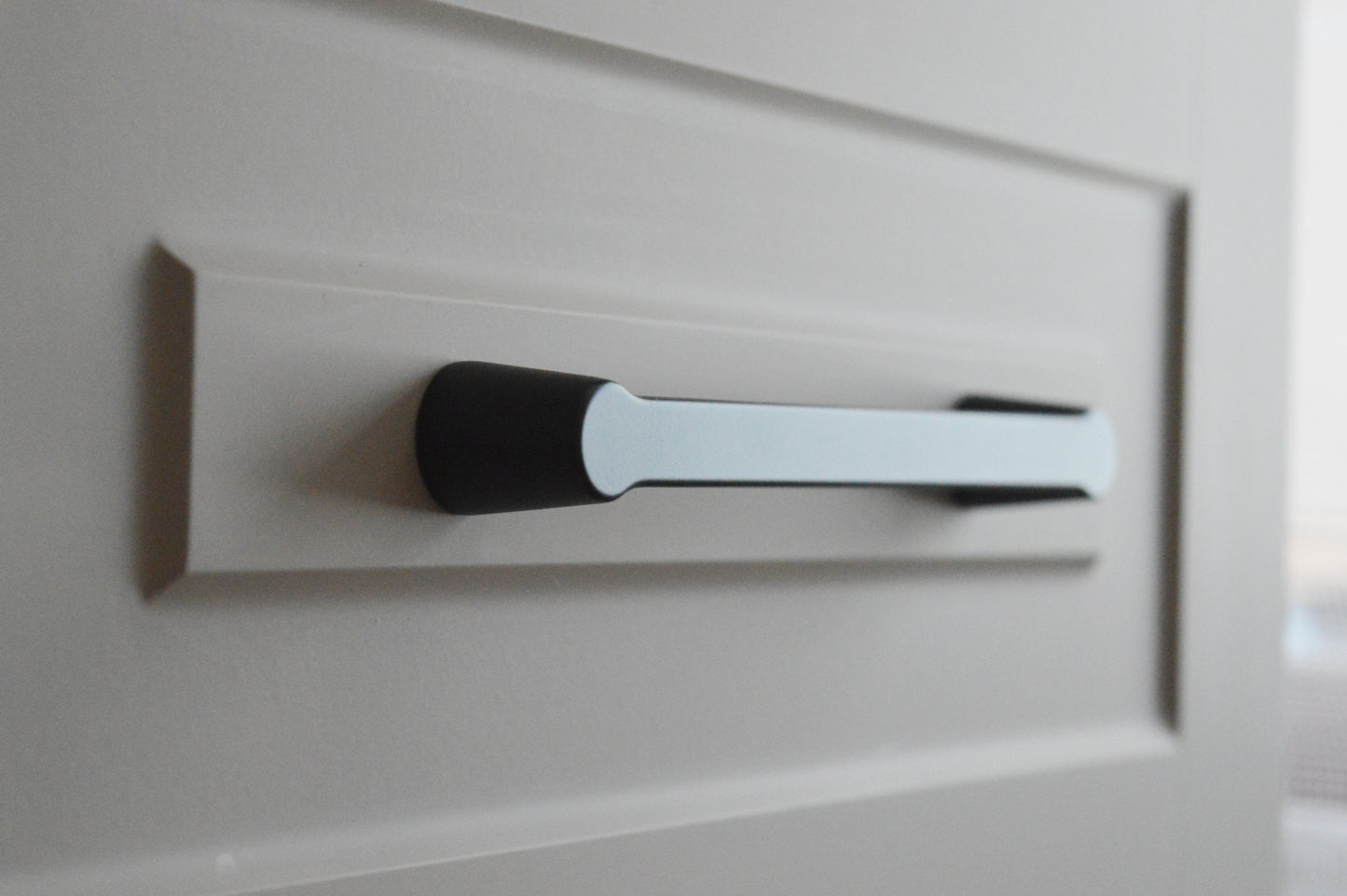 Buffer modern metal furniture handle