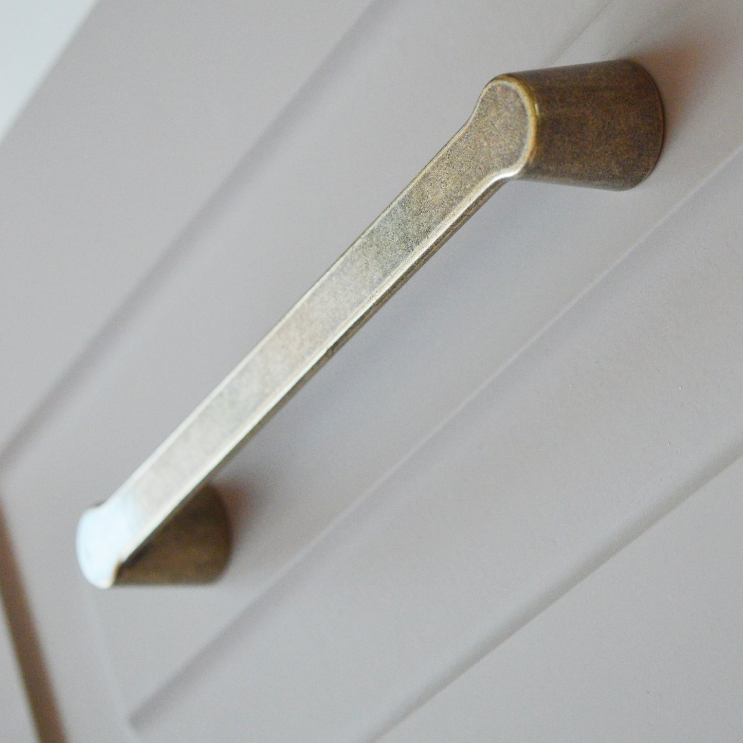 Buffer modern metal furniture handle
