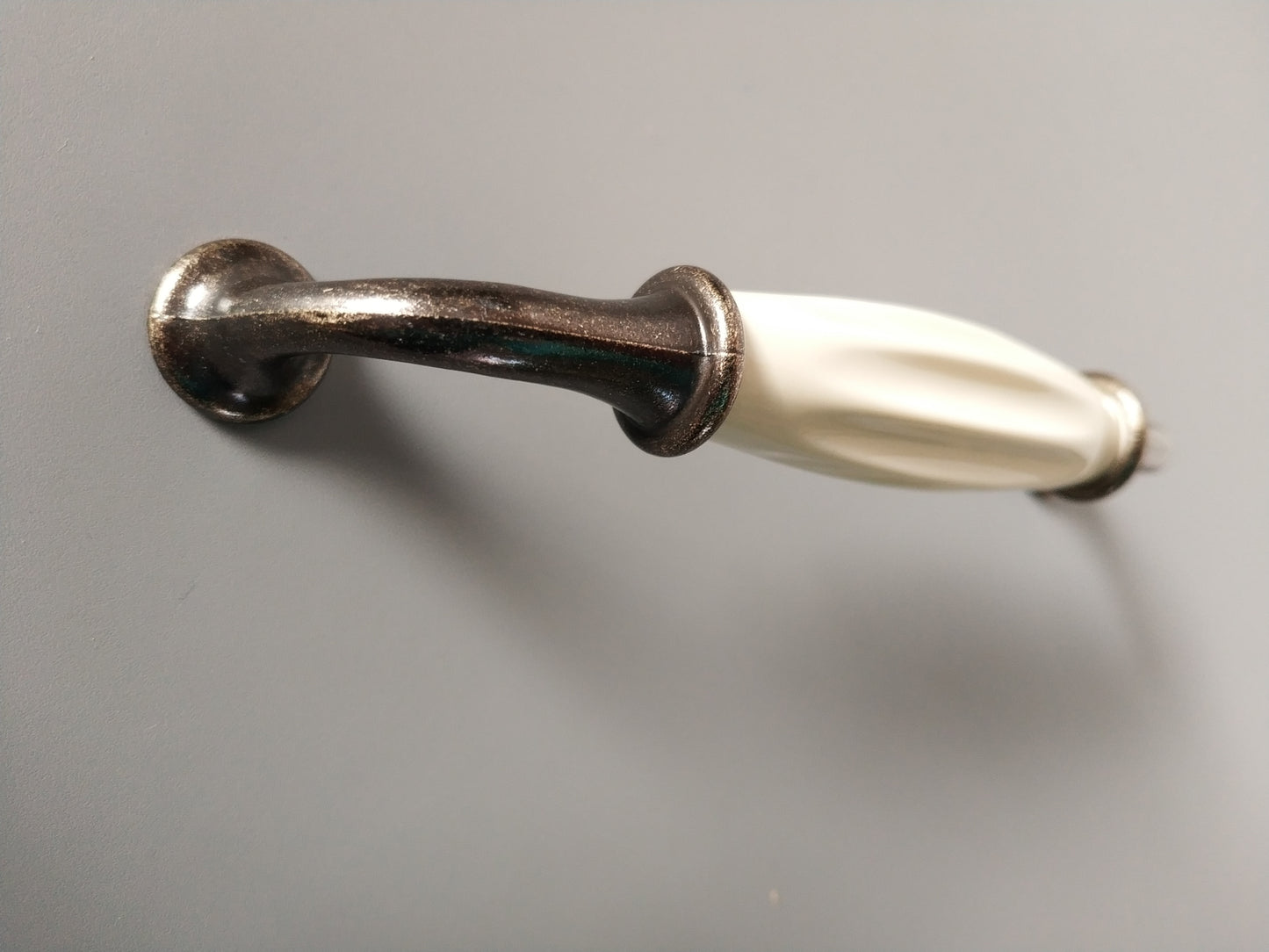Magnolia Metal-porcelain furniture handle