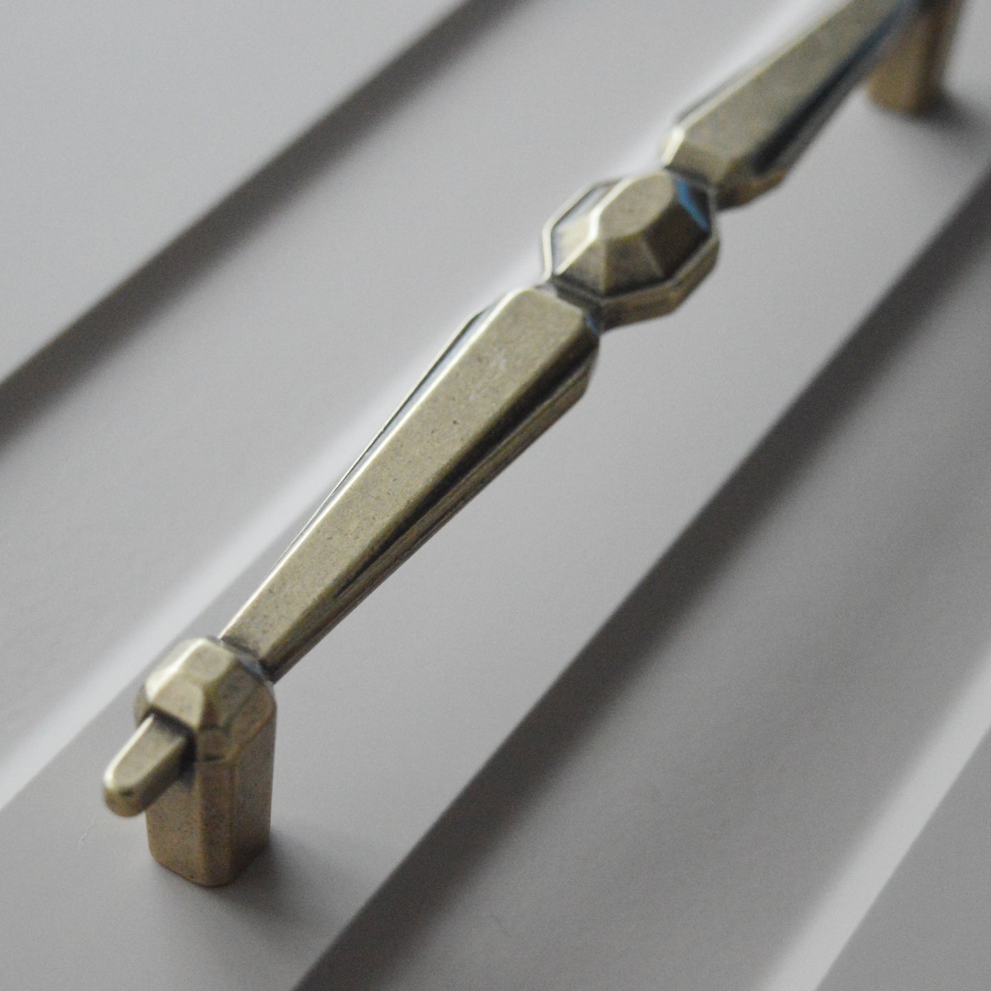 15.079.160.12  Traditional, elegant bronze furniture handle