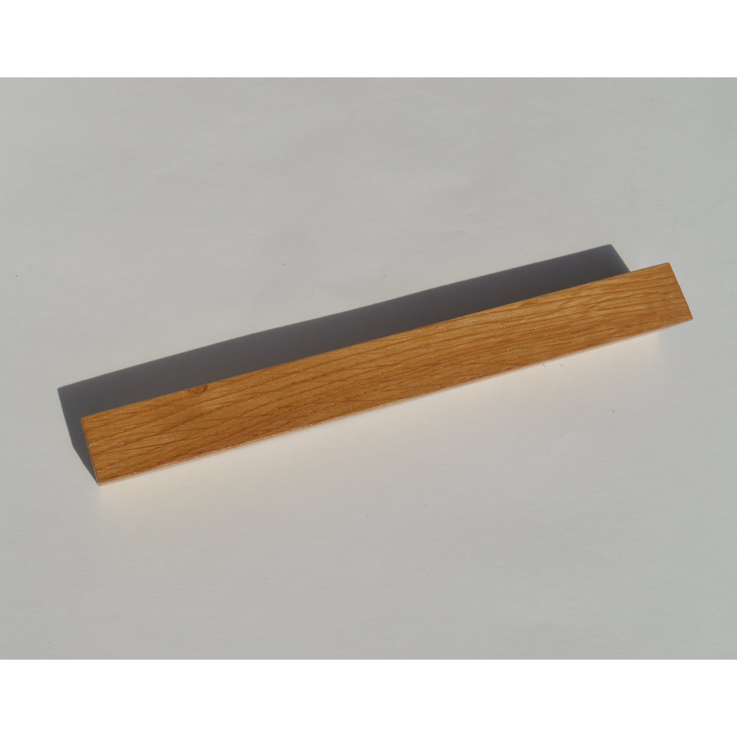 Imola solid wood furniture handle – natural elegance, lacquered oak