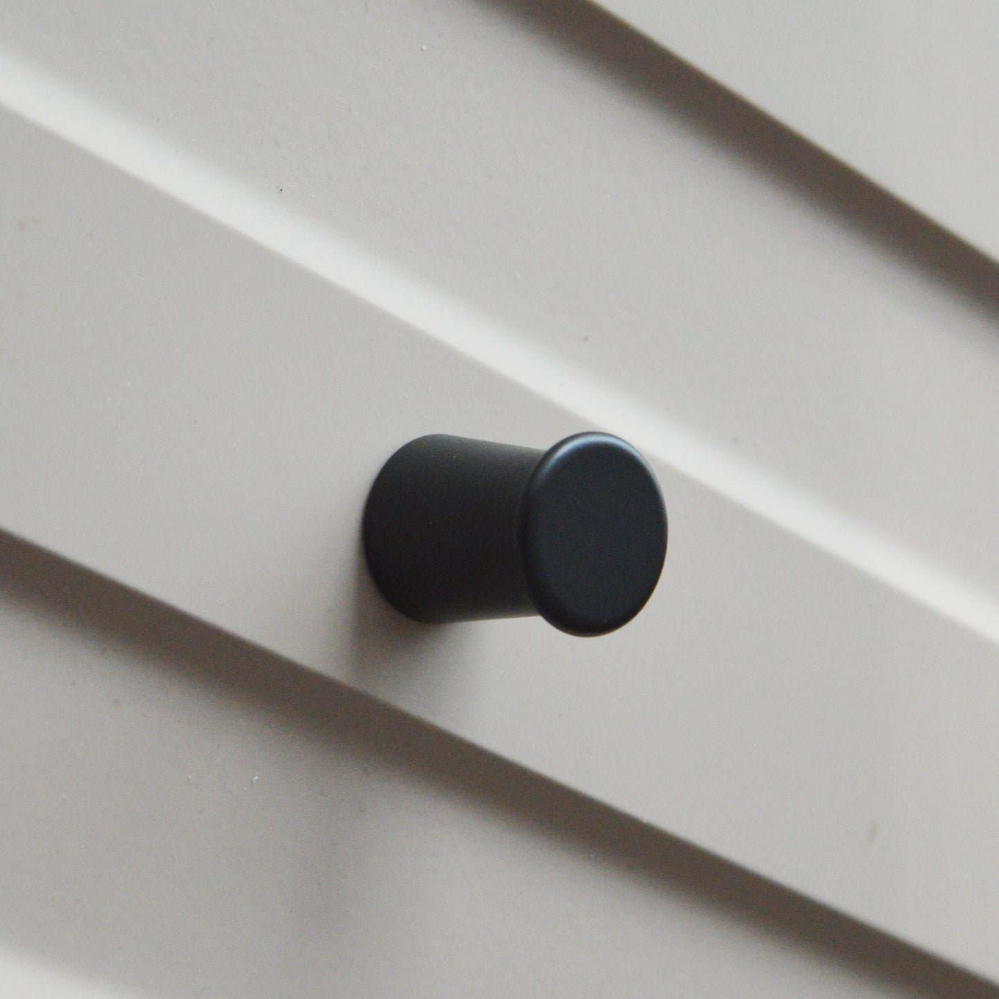 Buffer metal furniture knob