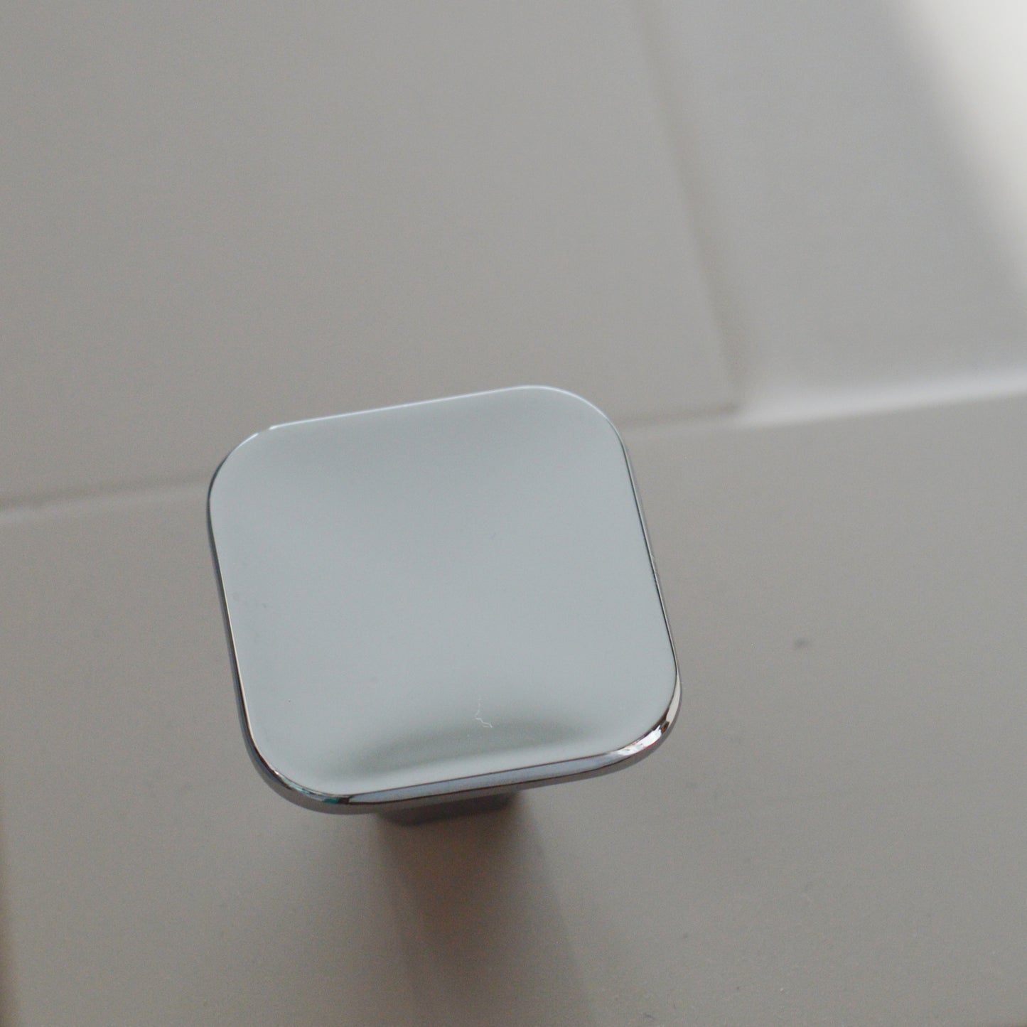 Scoop metal furniture knob