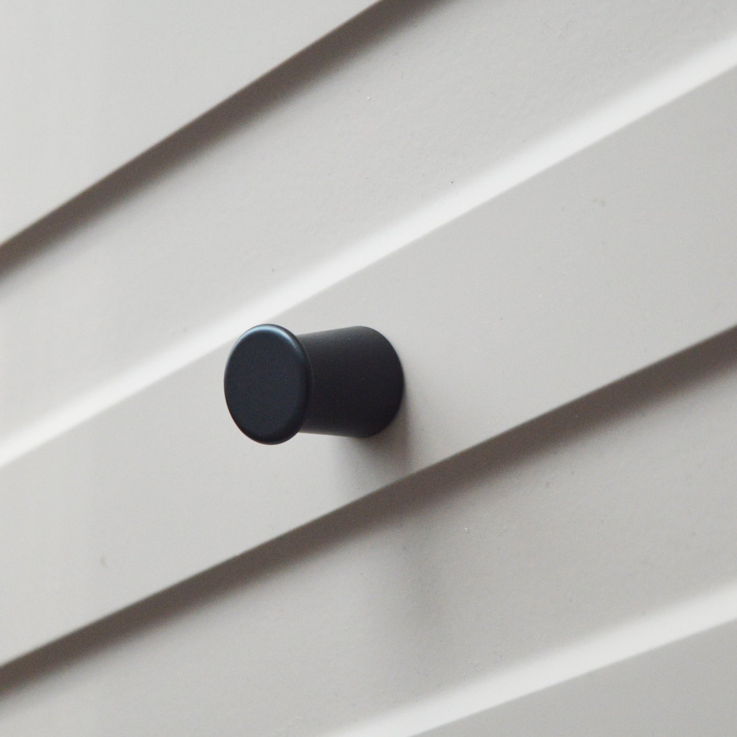 Buffer metal furniture knob
