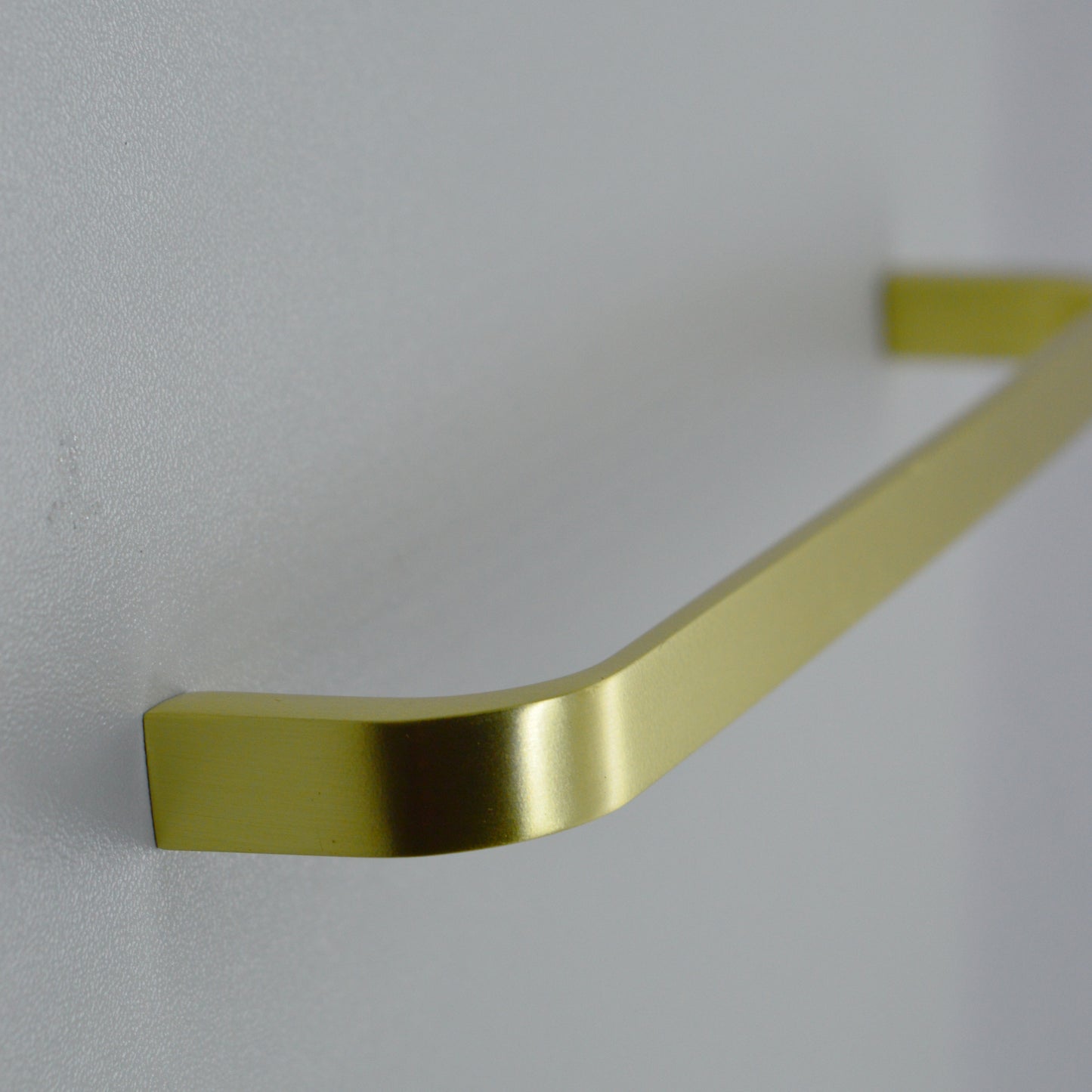 Pronto modern metal furniture handle