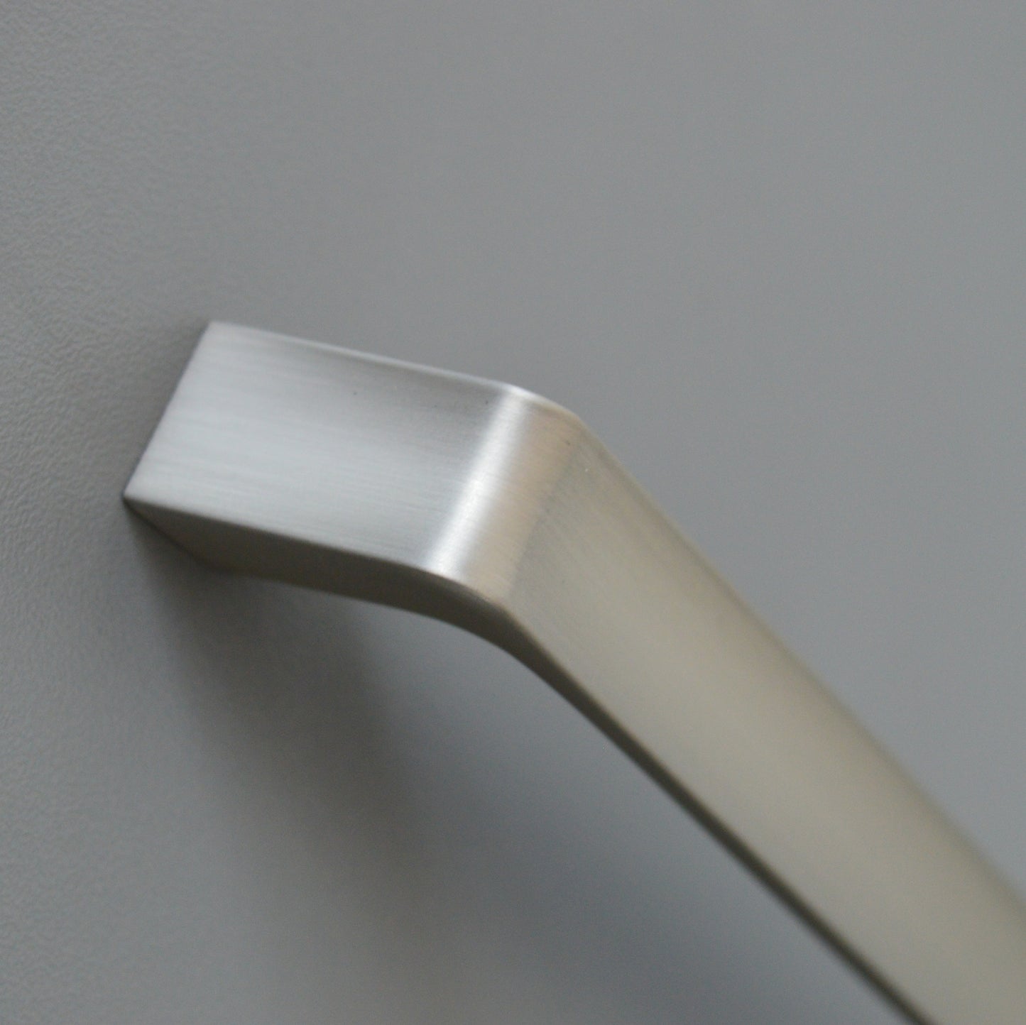 Scoop modern metal furniture handle