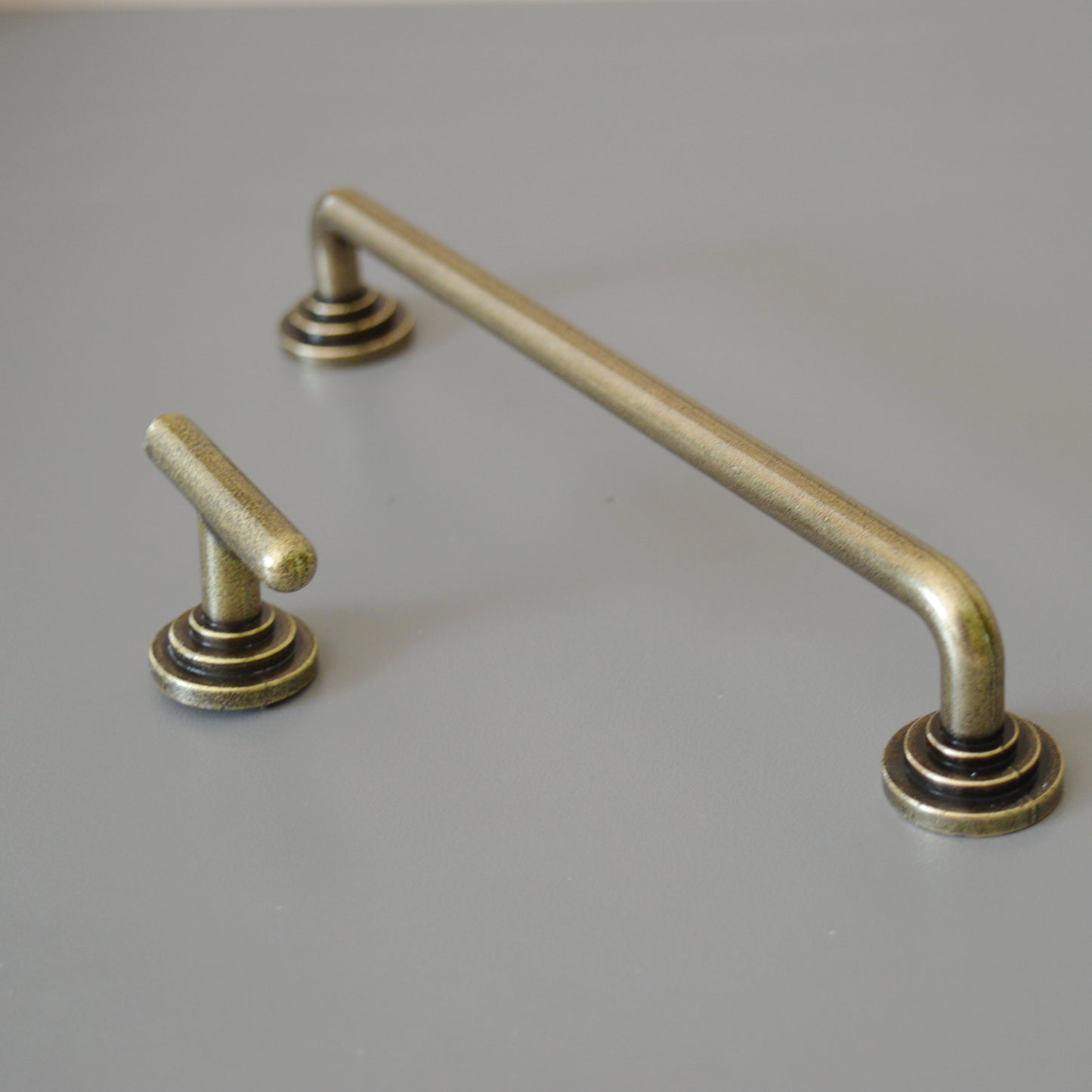 Hugo Classic metal furniture handle